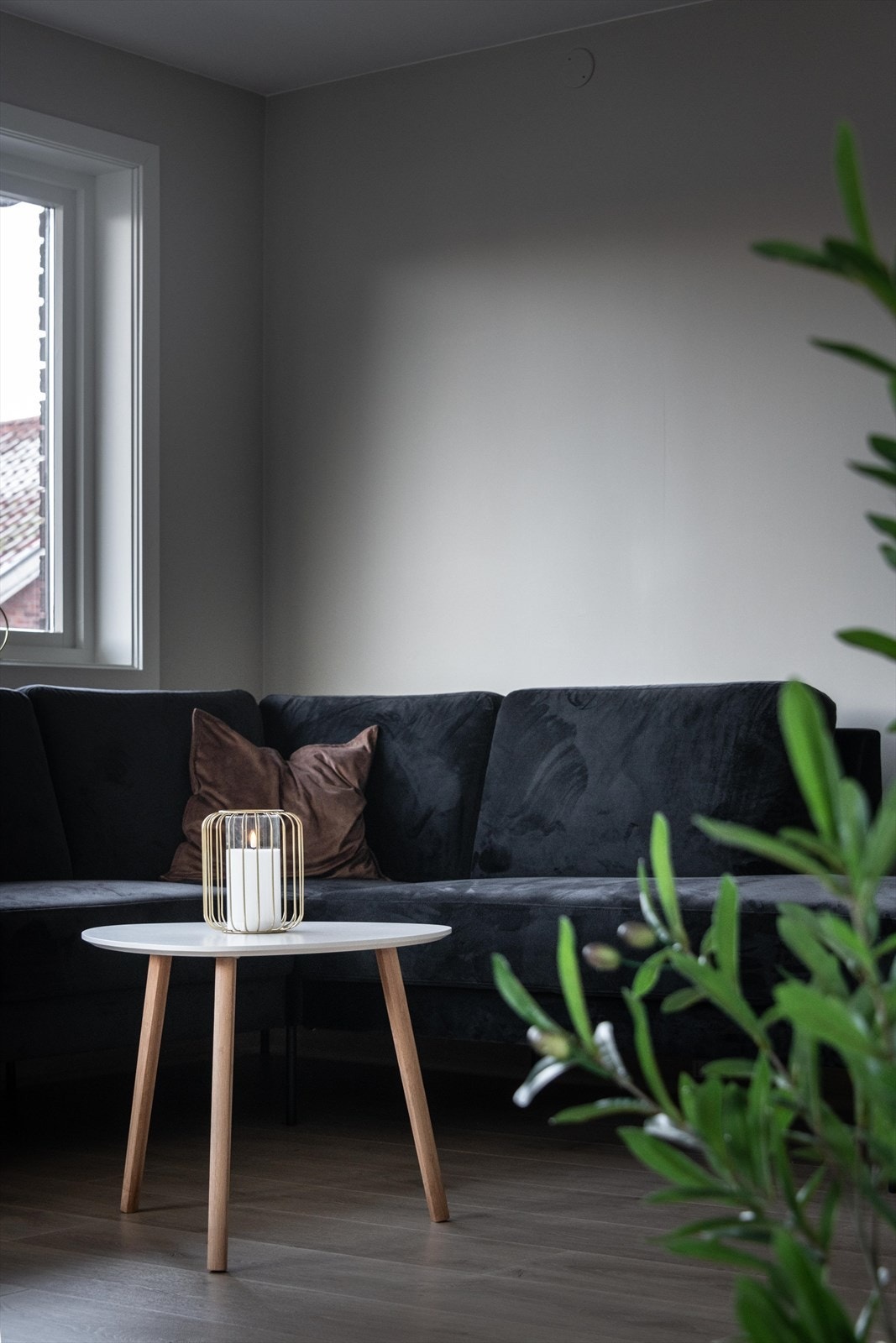 Laminatgulv gir en slitesterk overflate i stuen. Galleribilde