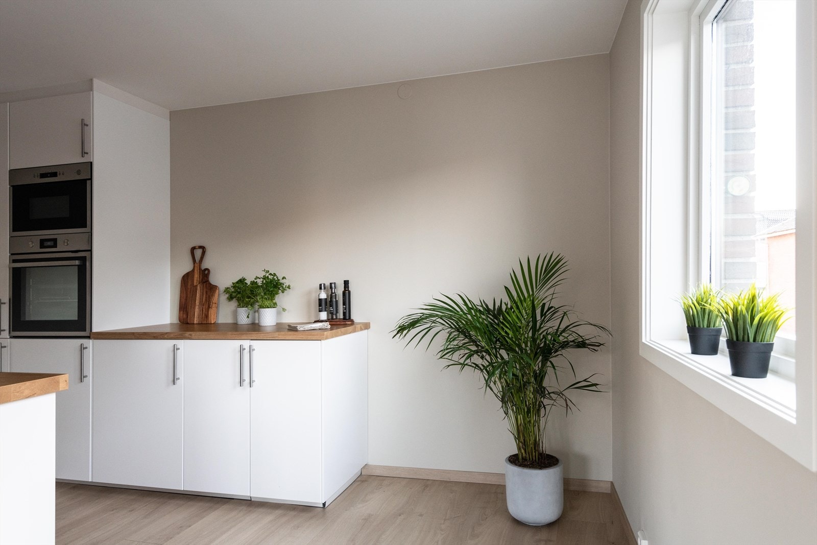 Ikea kjøkken fra 2025 med integrerte hvitevarer. Galleribilde