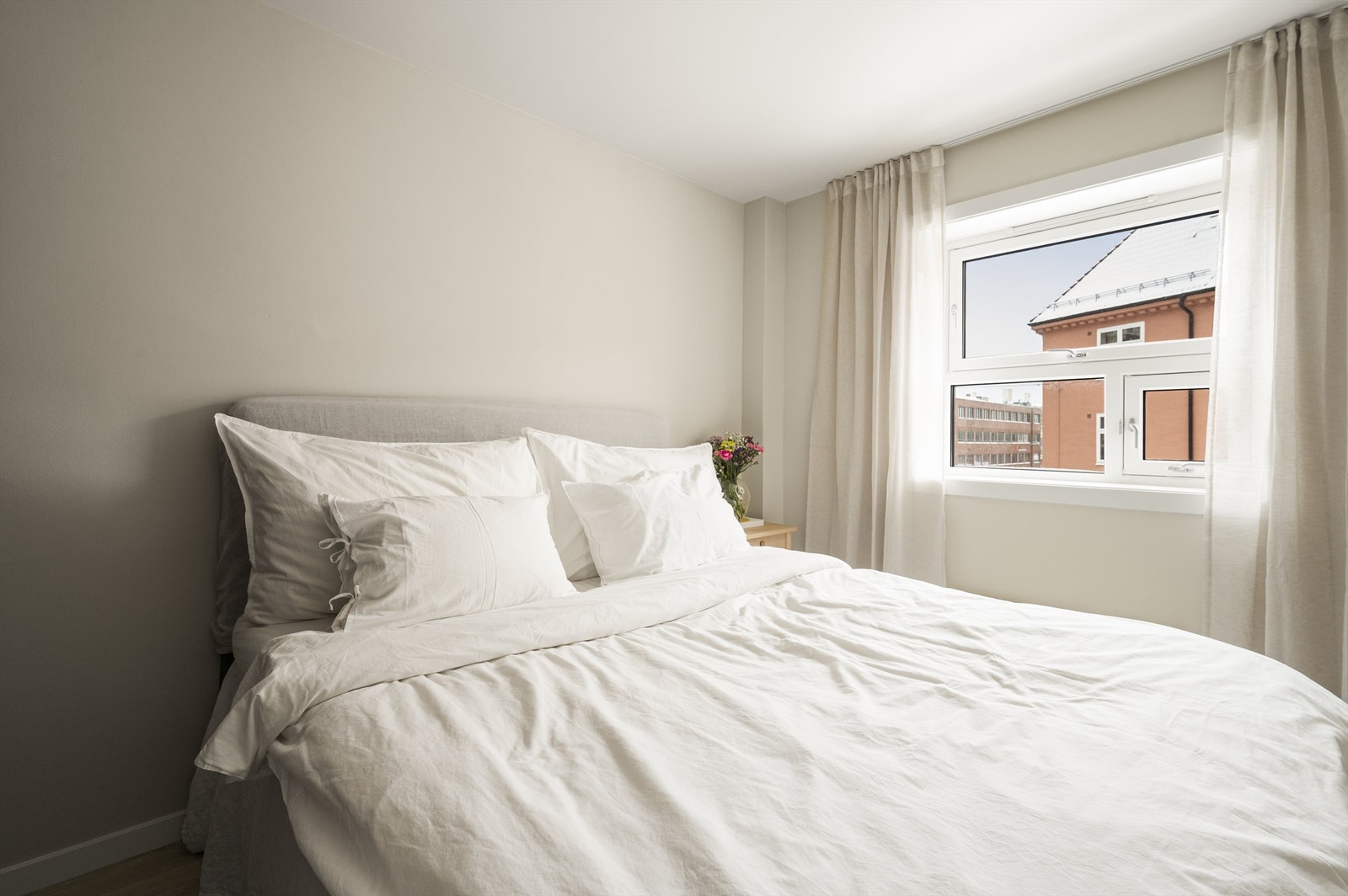 Rommet har vindu som vender sør. Galleribilde