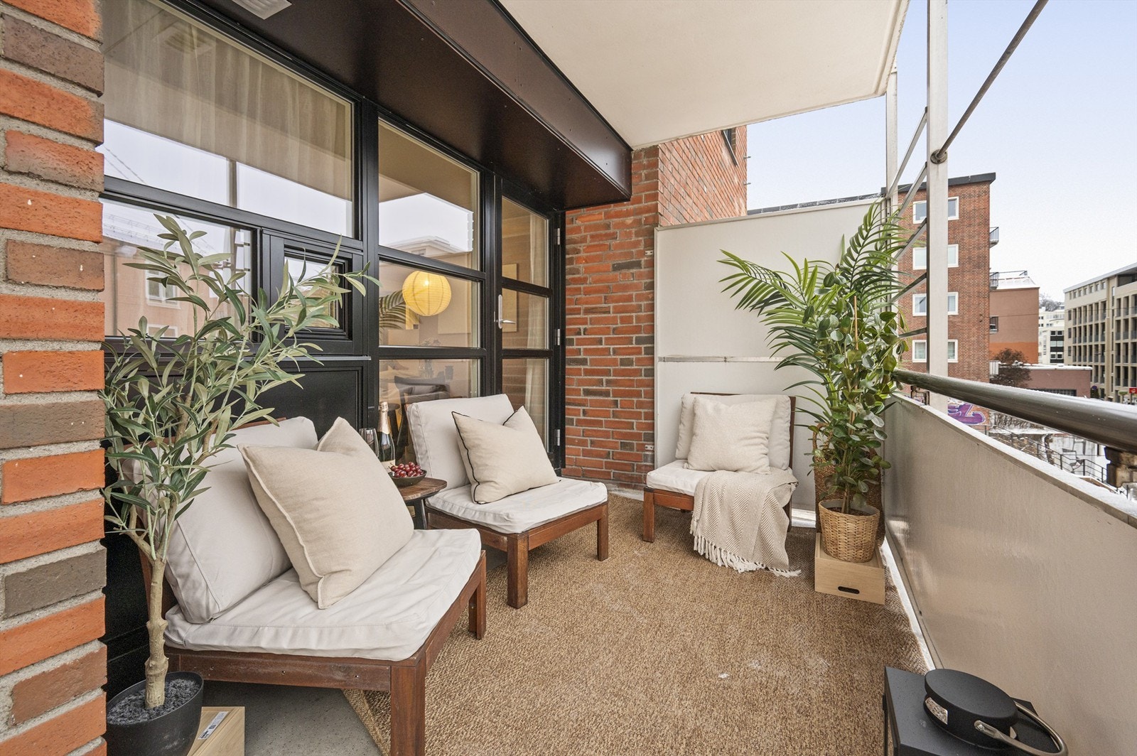 Leiligheten har en stor og solrik, sørvendt balkong på 9 kvm. Galleribilde