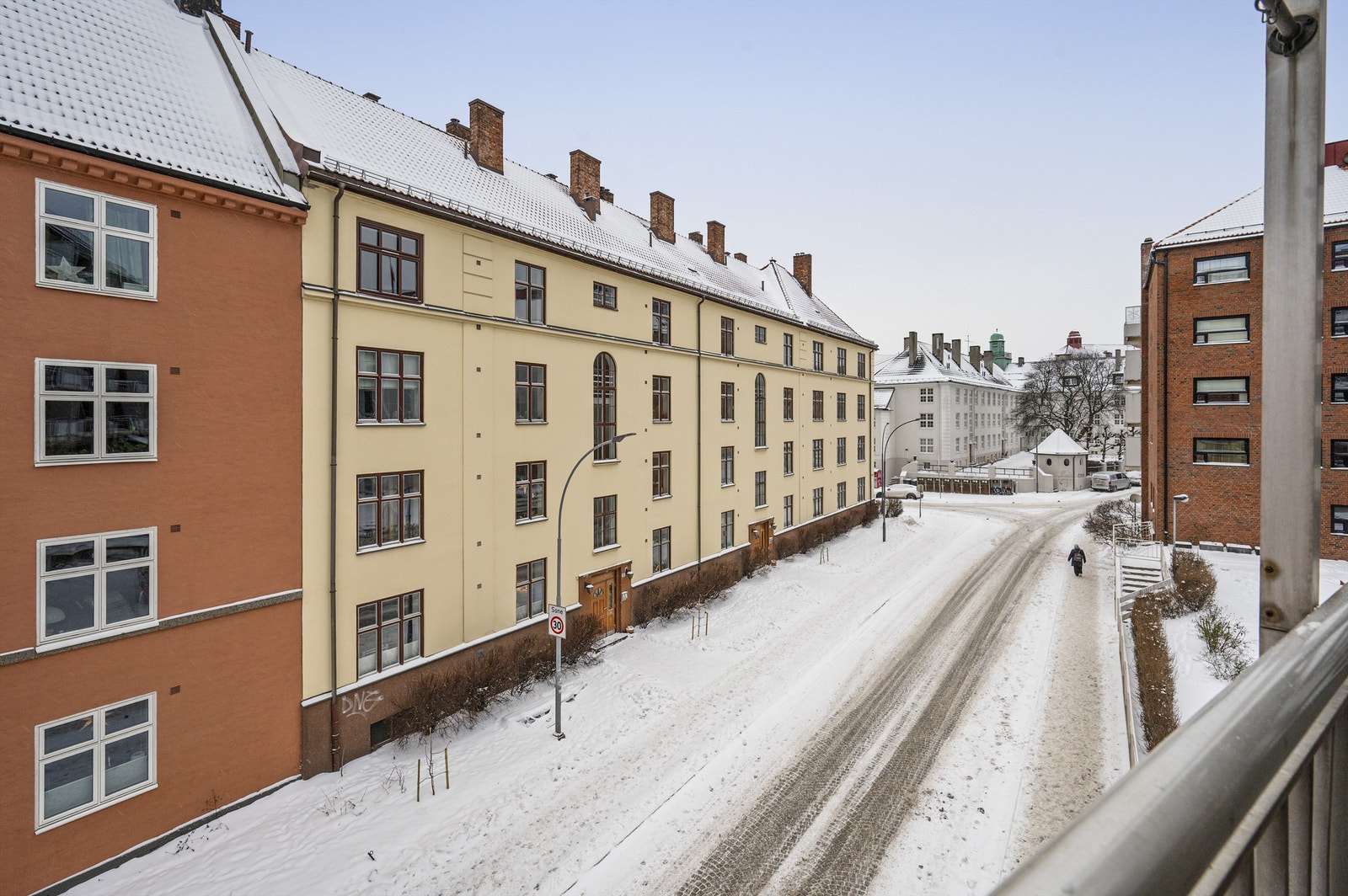 Utsikt ut mot Konghellegata. Galleribilde