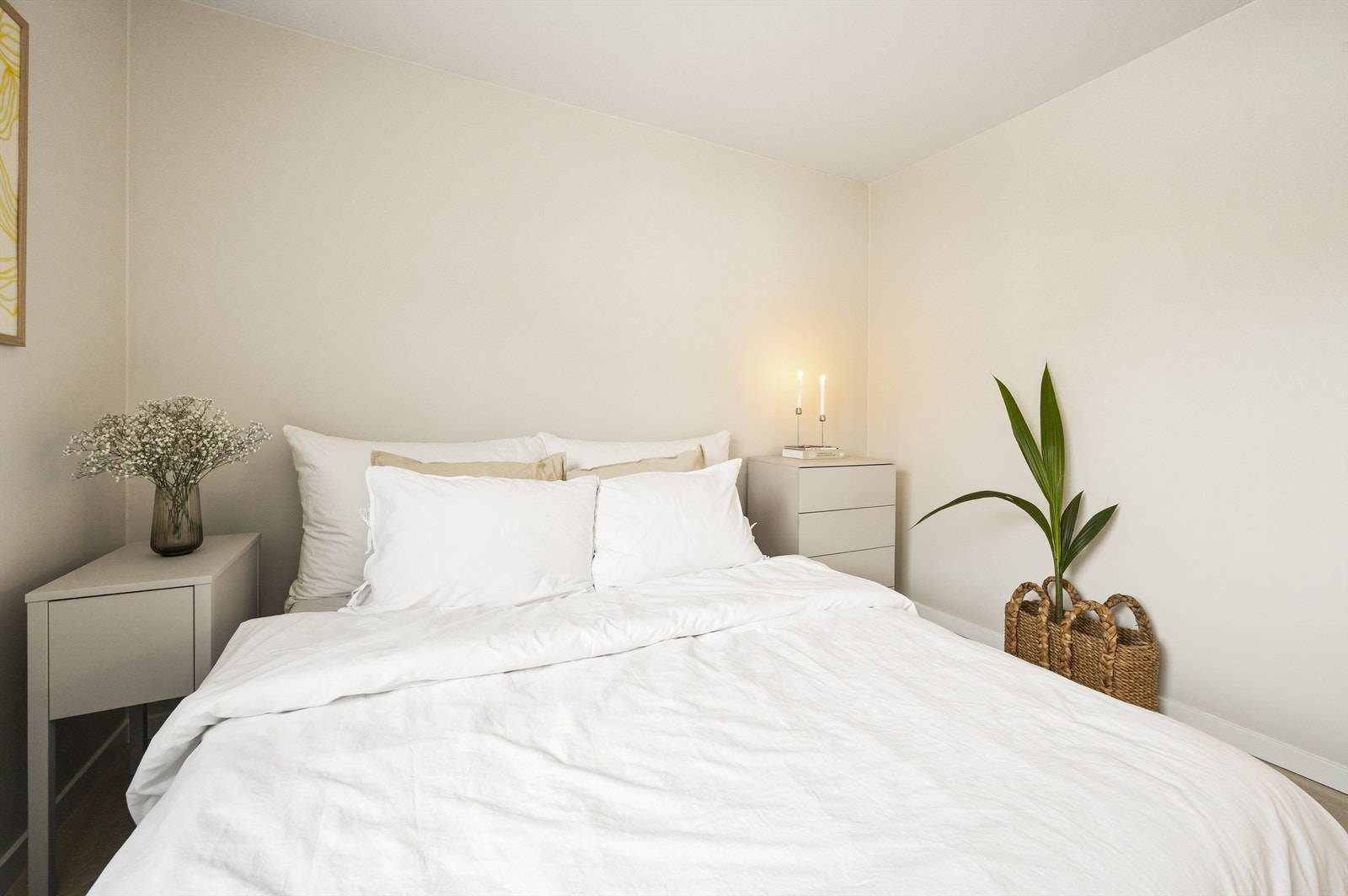 Begge rom har god størrelse, noe som gjør at denne leiligheten også passer ypperlig for eksempelvis vennepar som vil bo sammen. Galleribilde