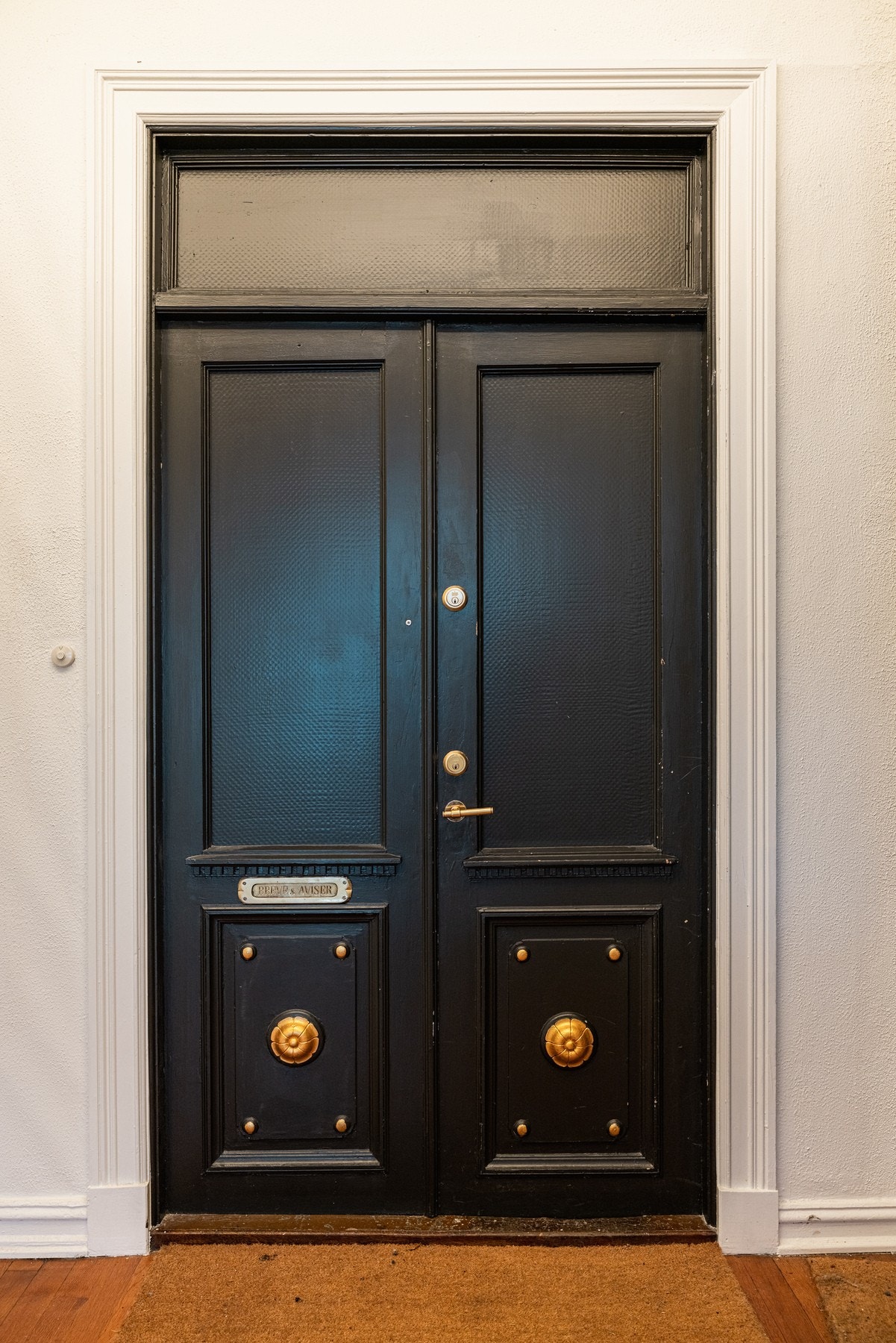 To-fløyet entrédør. Brann- og lydklassifisert. Galleribilde