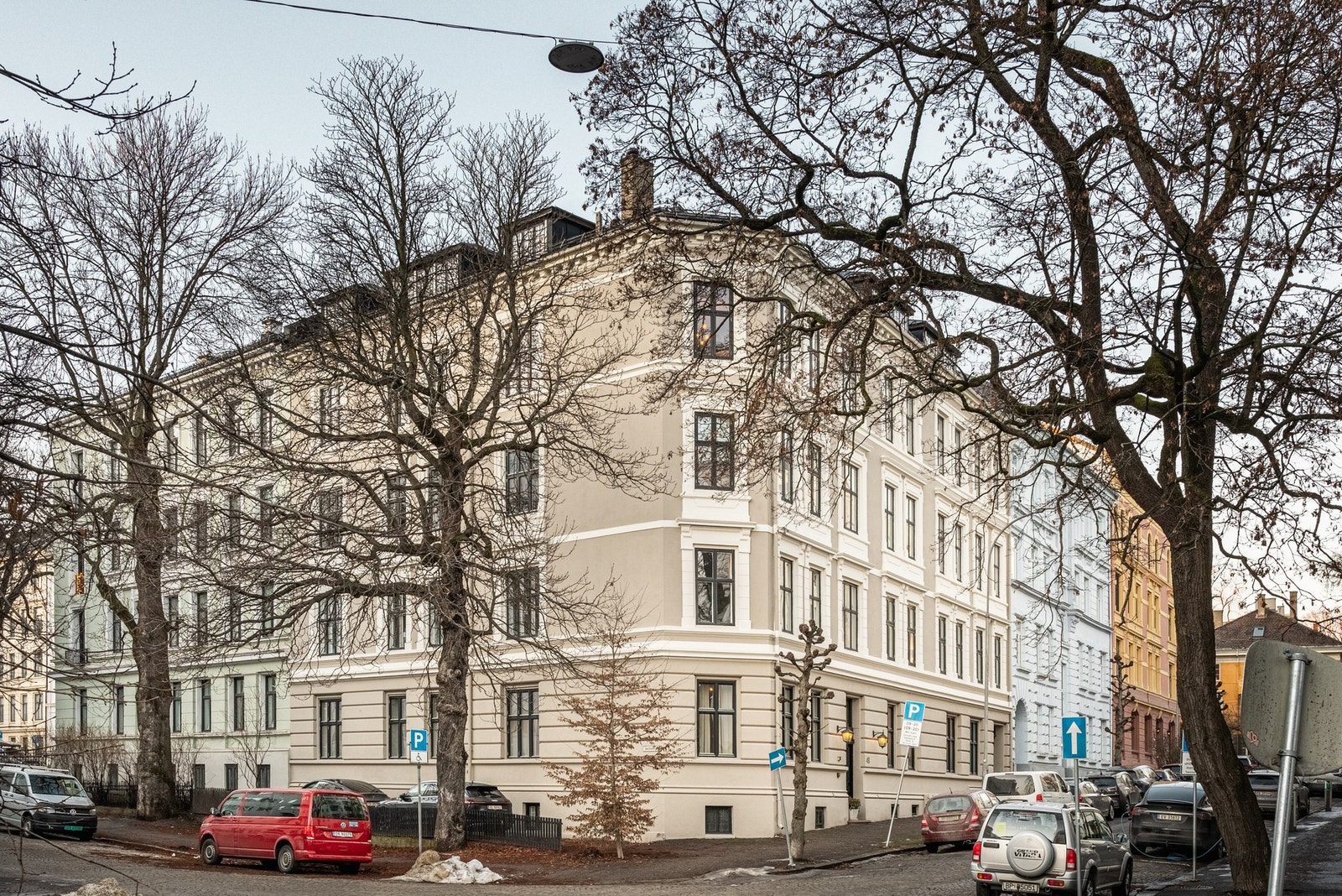 Ærverdig, klassisk hjørnegård fra 1893. Galleribilde