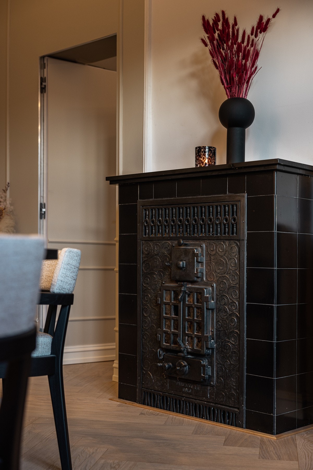 Peis i spisestue. Galleribilde