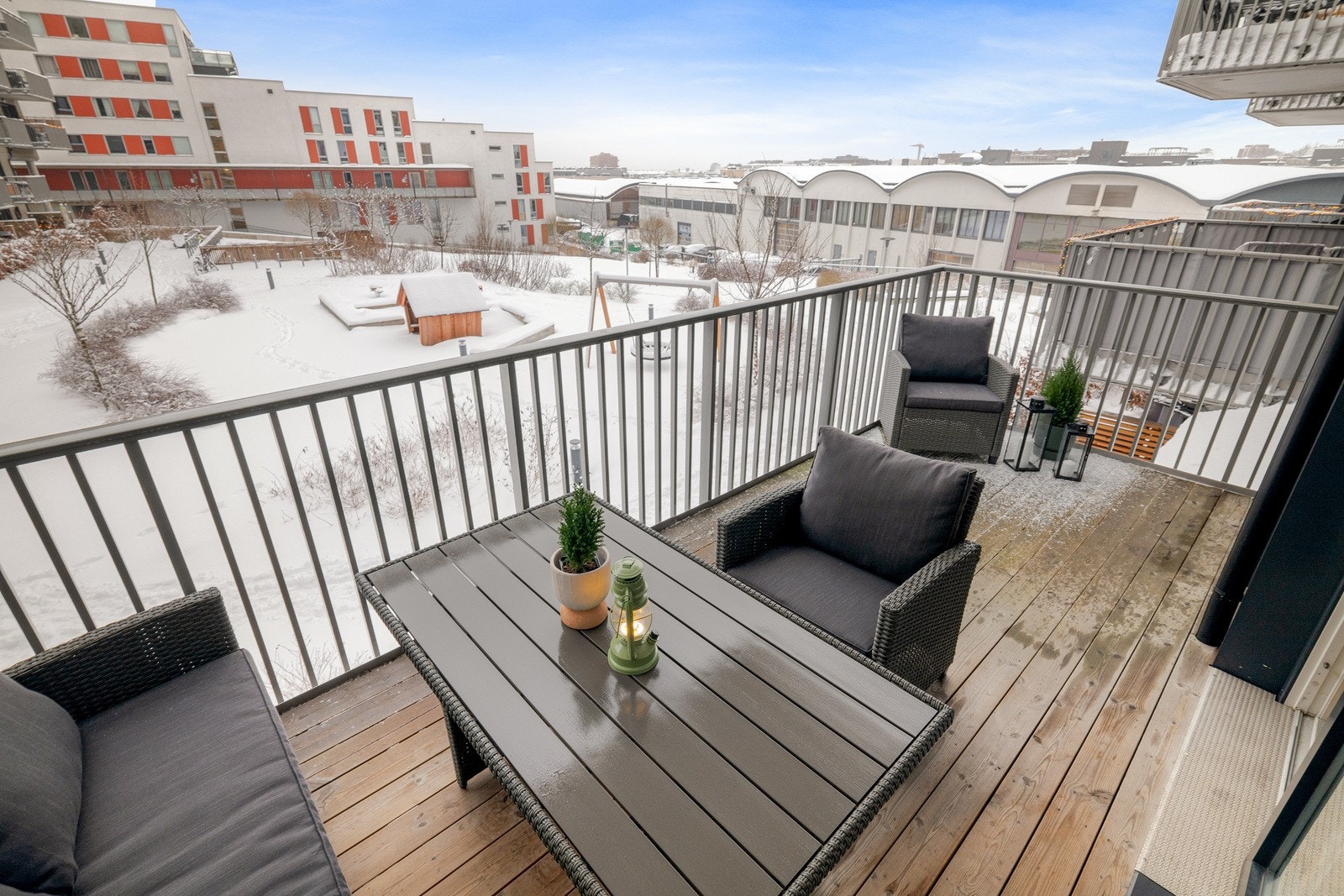 Her kan du nyte solen fra morgenen til sen ettermiddag på sommeren. Galleribilde