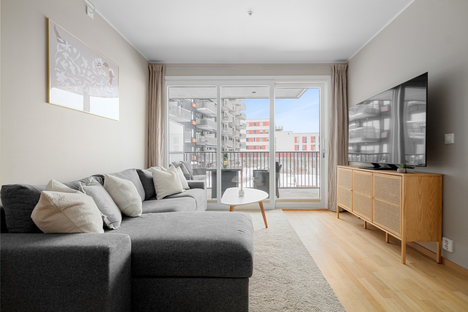 Store vindusflater slipper inn rikelig med naturlig lys - Dette gir rikelig med naturlig sollys. Galleribilde