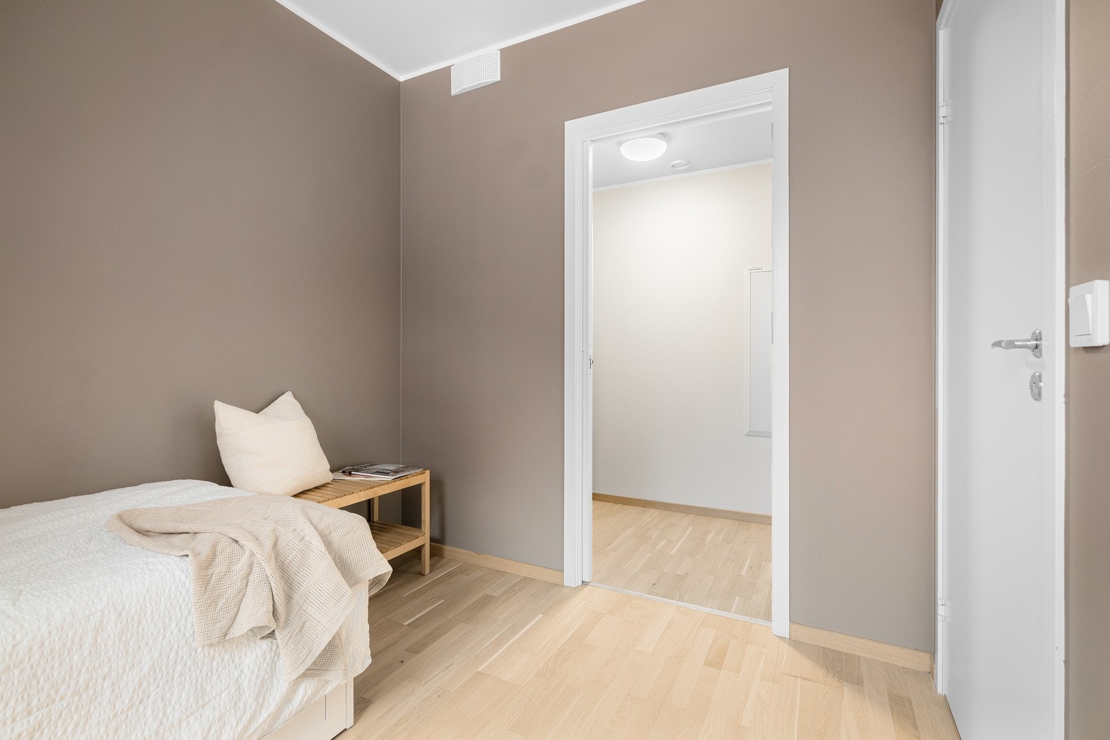 I tilknytning til soverom II har du tilgang til en innvendig bod. Galleribilde