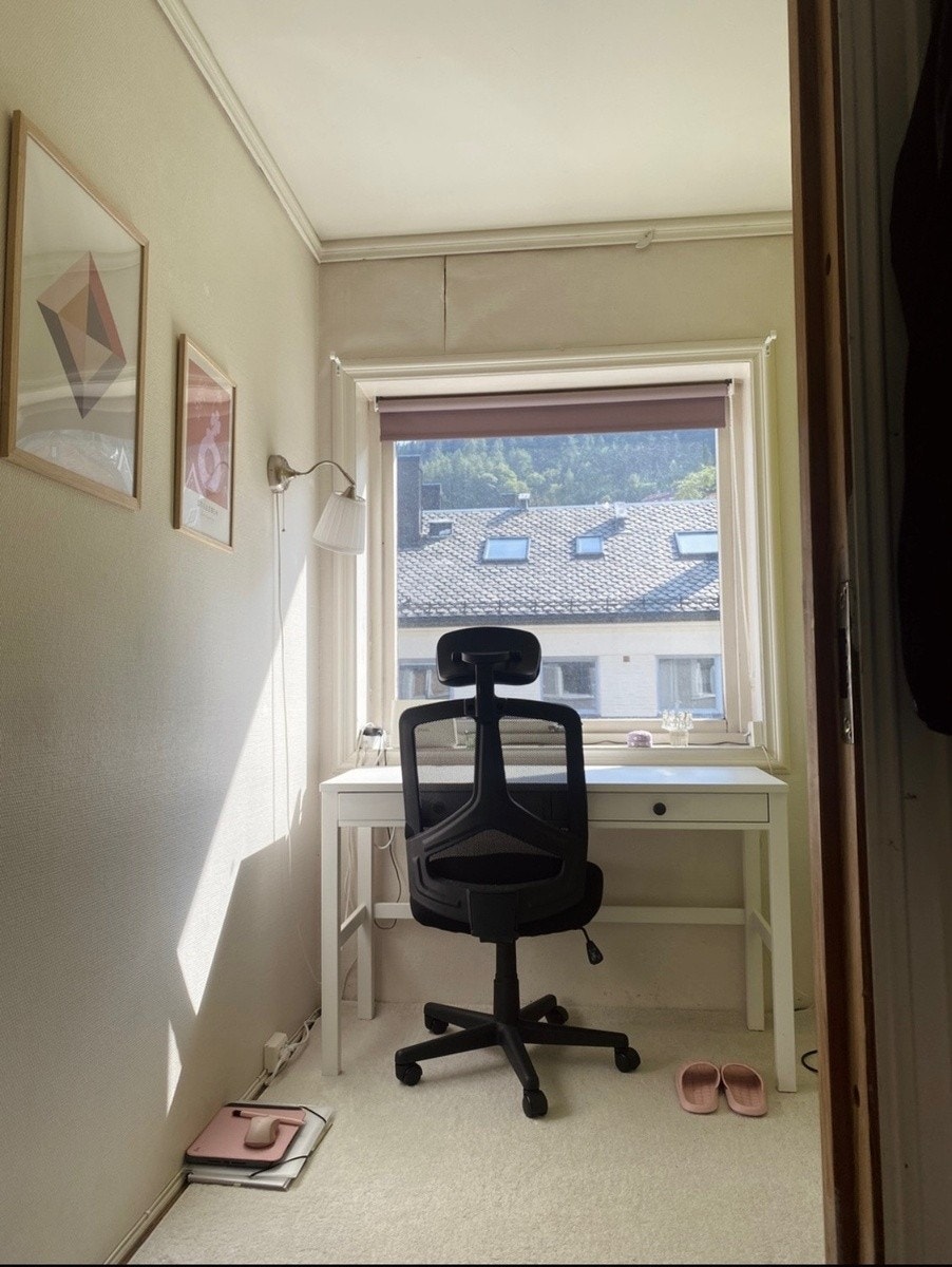 Det ene soverommet har et lite ekstrarom der man feks kan ha kontor. Galleribilde