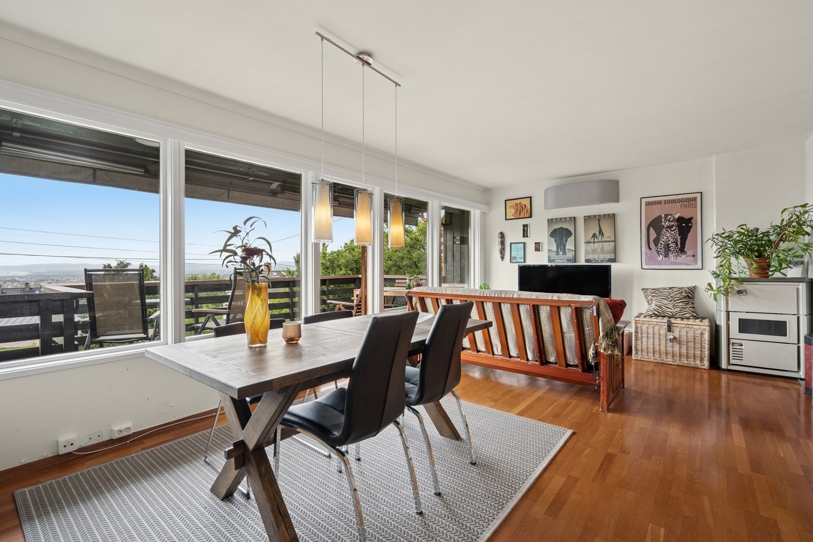 Stuen fremstår åpen og luftig, og kan enkelt innredes i ulike soner Galleribilde