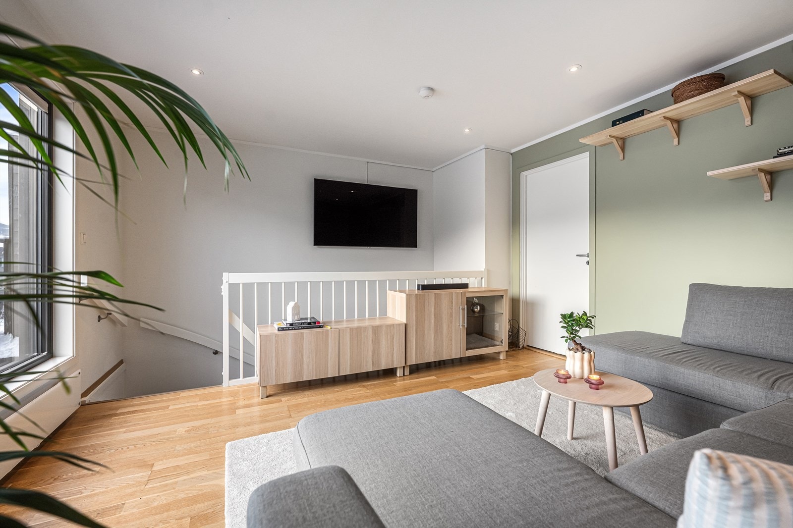 Rommet egner seg godt som en TV-stue. Galleribilde