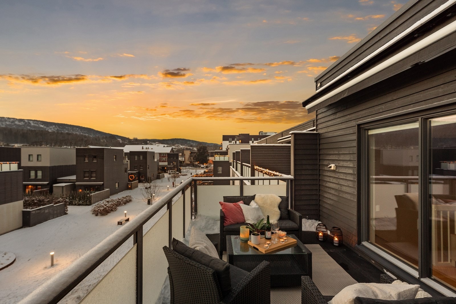 Helautomatiske markiser montert på takterrassen. Galleribilde