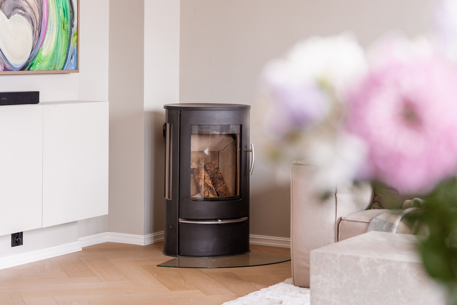 Vedovnen gir en behagelig tilleggsvarme på kalde dager. Galleribilde