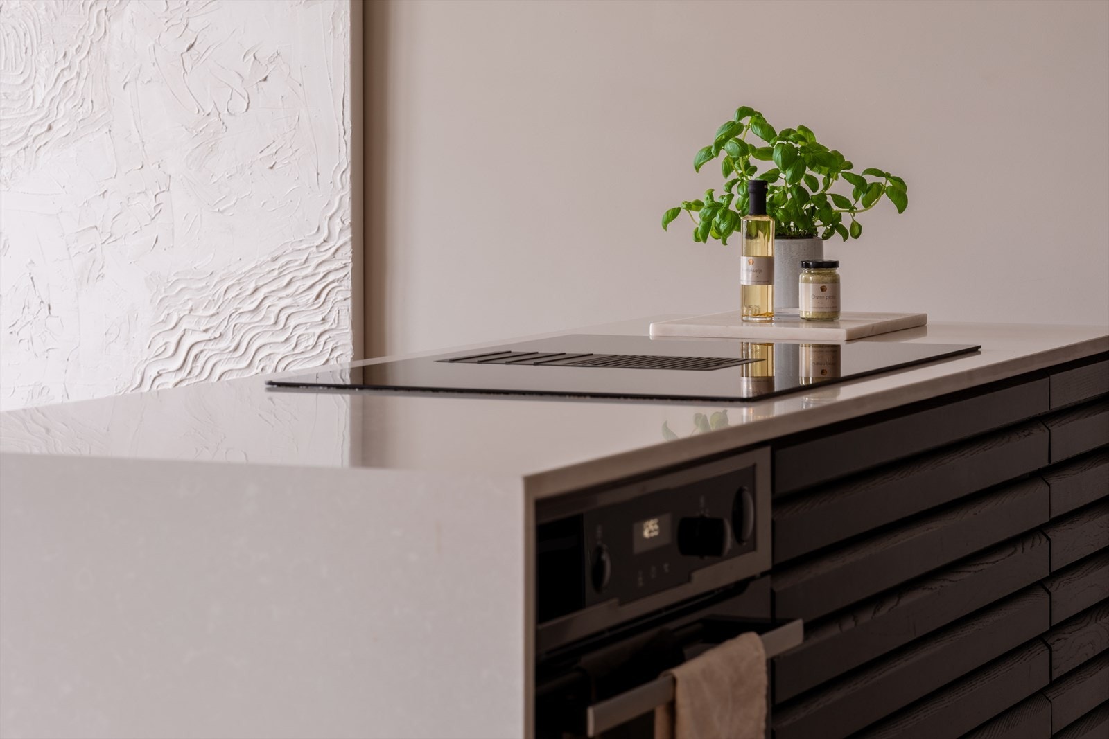 Lys og slitesterk Silestone komposittbenkeplate. Galleribilde