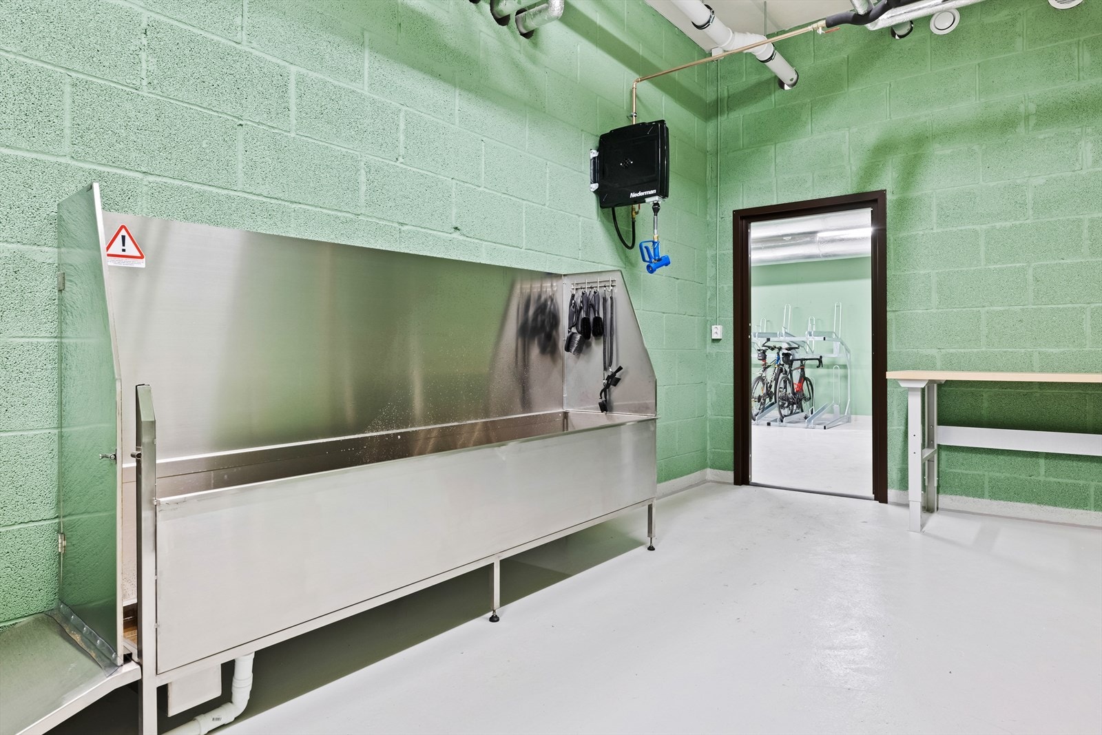 Sykkelvask/hobbyrom ligger også i samme del av bygget. Galleribilde