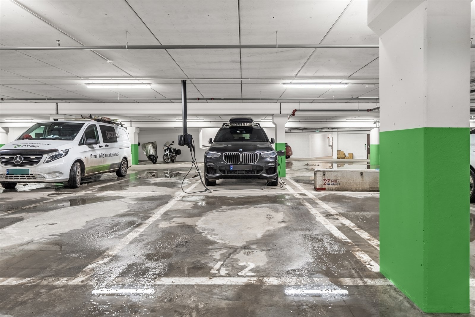 Det medfølger 1 garasjeplass (plass nr. 42) med el-lader. Galleribilde