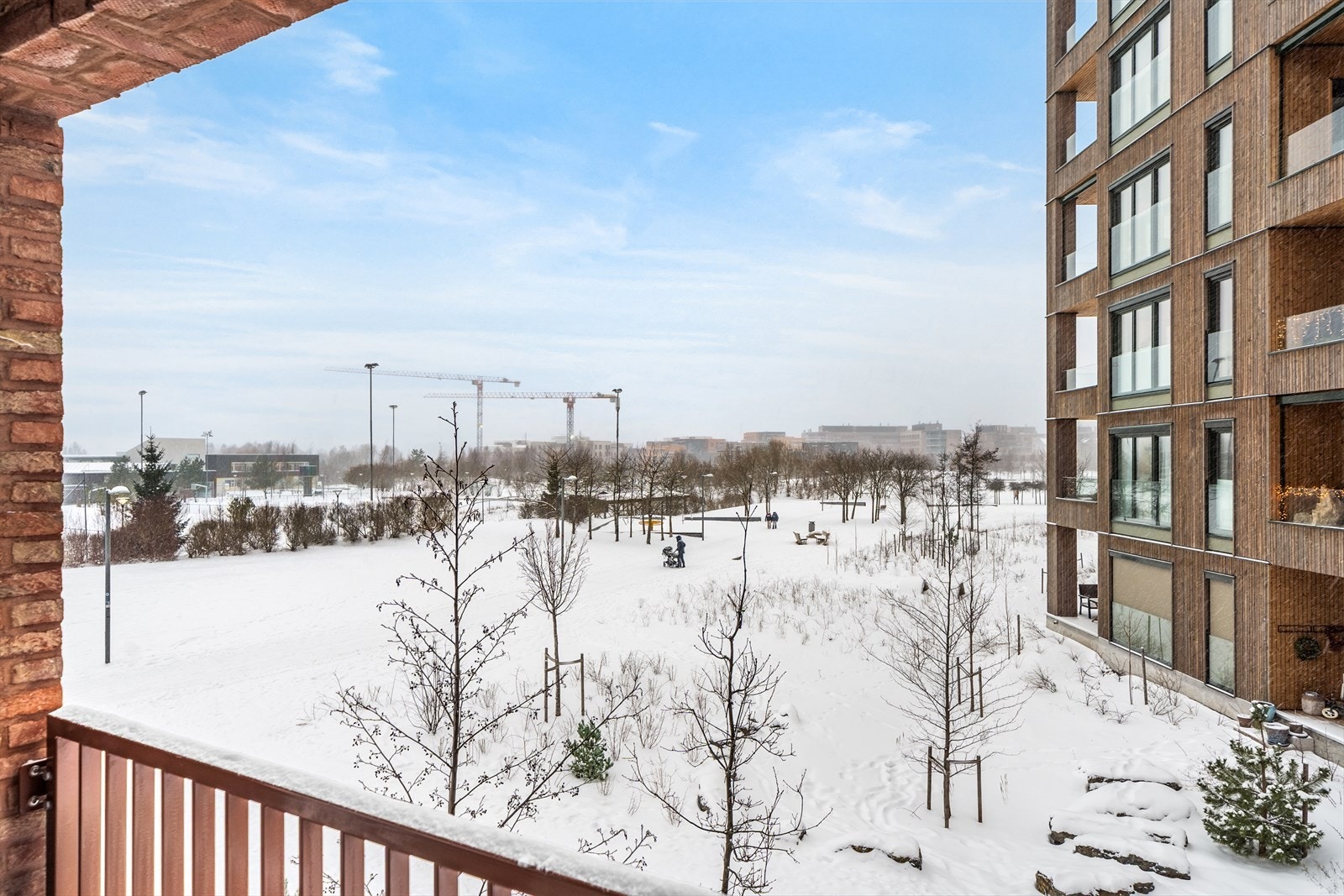 Utsikt mot Nansenparken mot nordvest med solnedgang midtsommers. Galleribilde