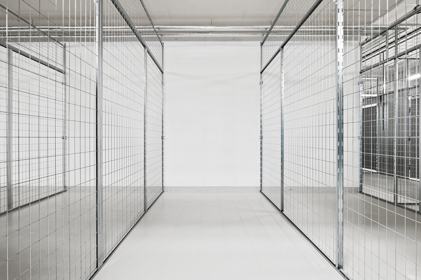 Tørr og ventilert kjellerbod på ca. 5 m². Foto av annen bod. Galleribilde