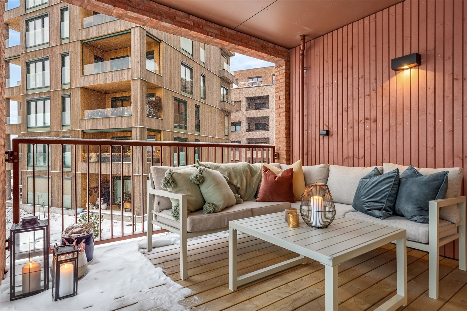 Balkongen har også utebelysning og to strømuttak. Galleribilde