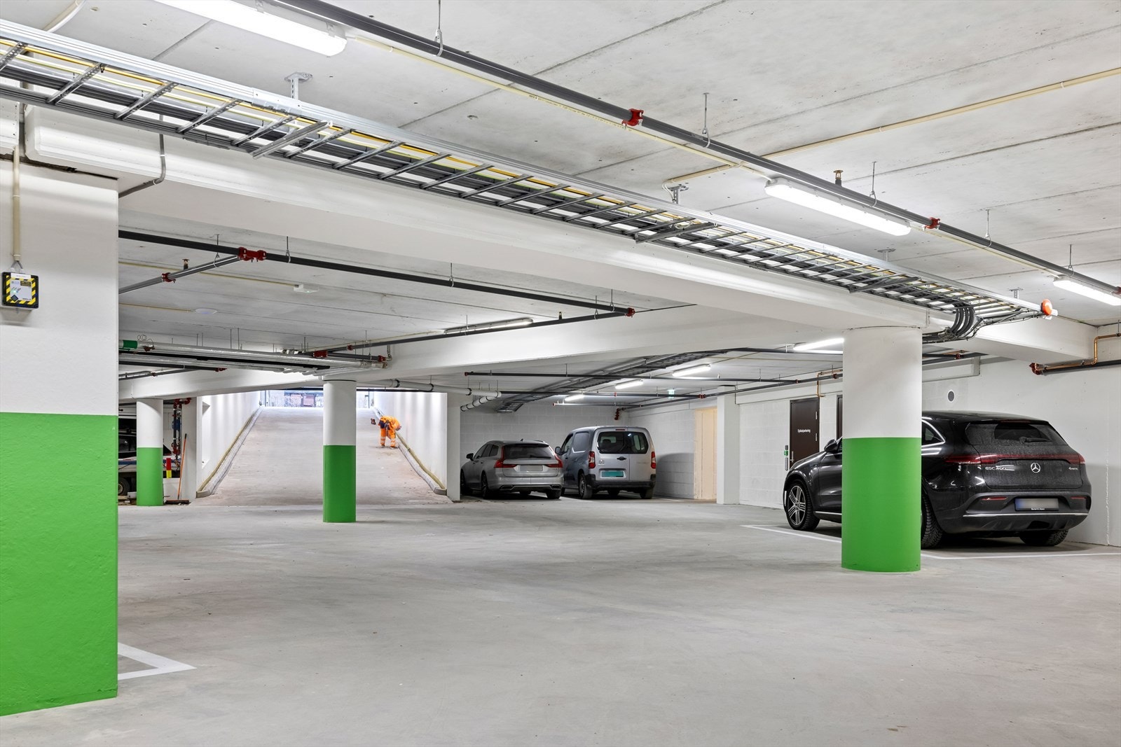 Borettslaget har også 10 gjesteparkeringsplasser i garasjen. Enkel inn- og utkjøring til garasjen. Det er også Otto bildelingstjeneste i garajeanlegget. Galleribilde