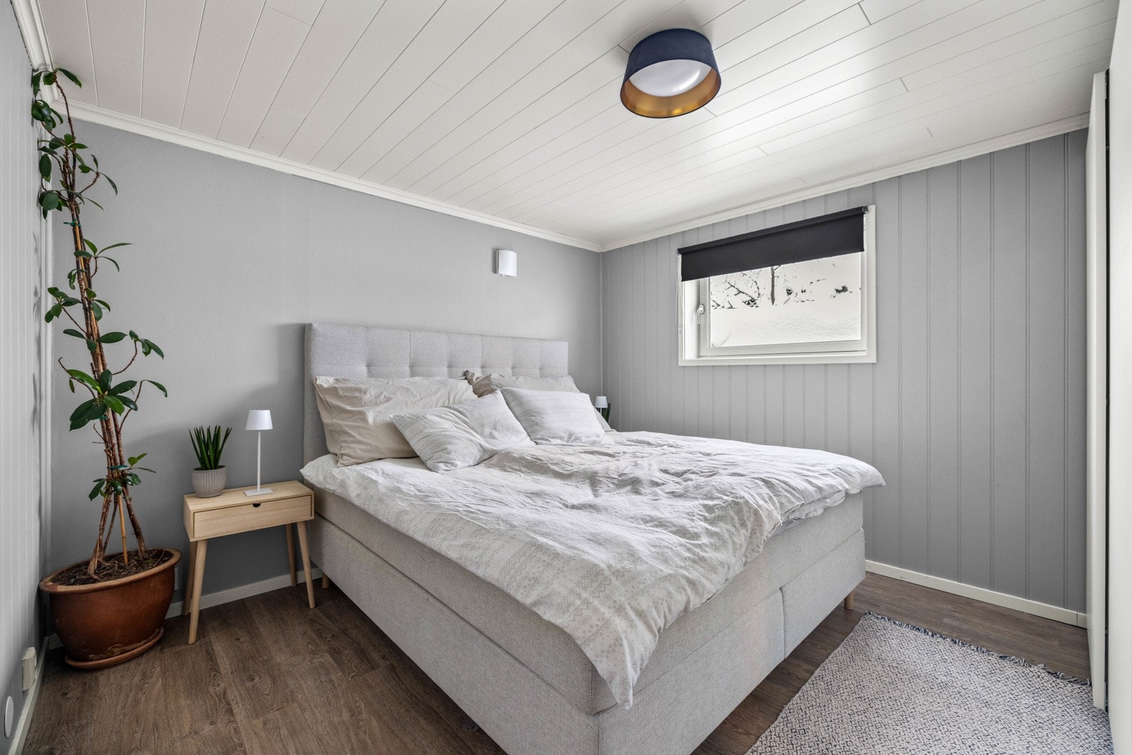 I kjelleren er det to rom som i dag benyttes som soverom (ikke godkjent) Galleribilde