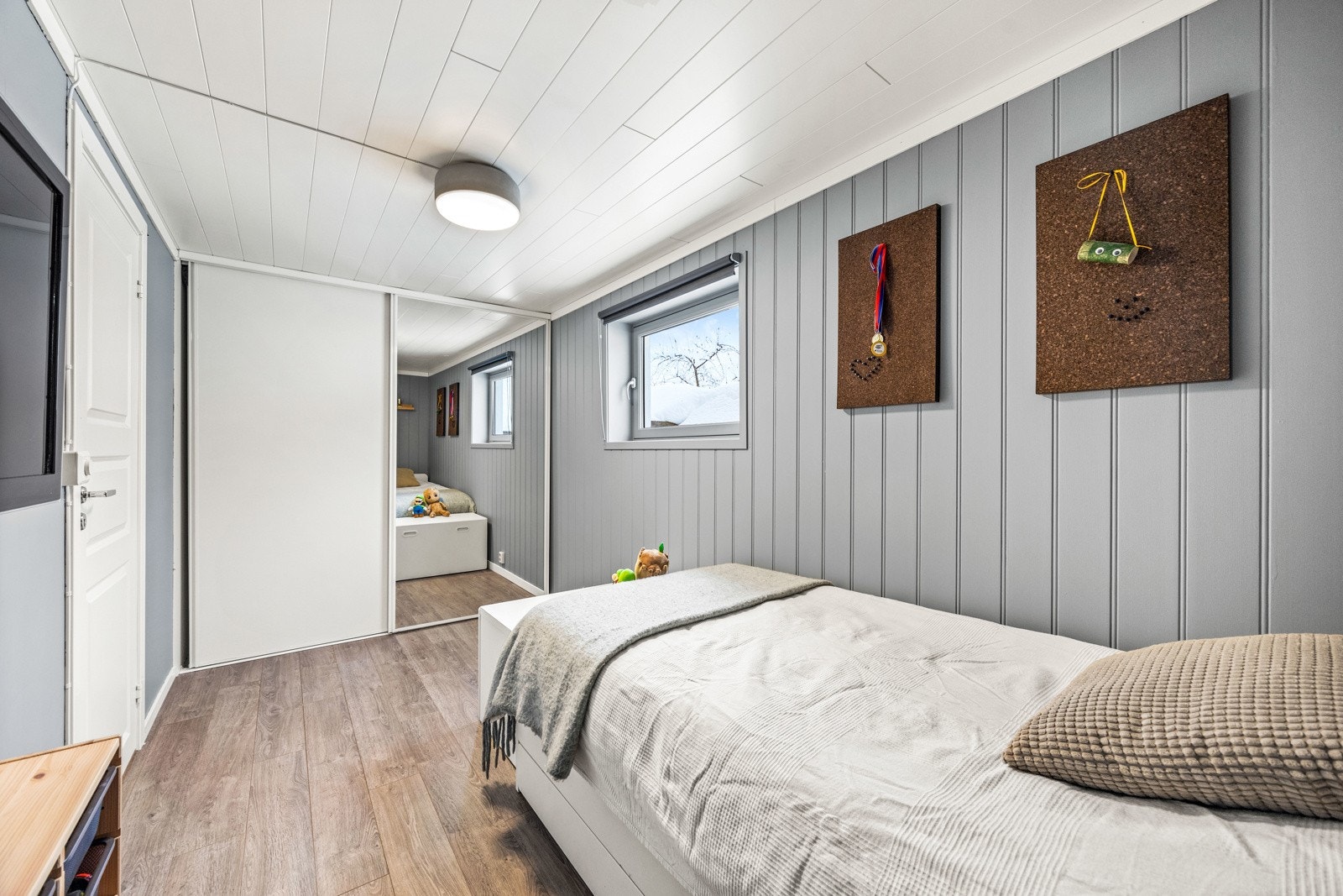 Garderobene medfølger. Galleribilde