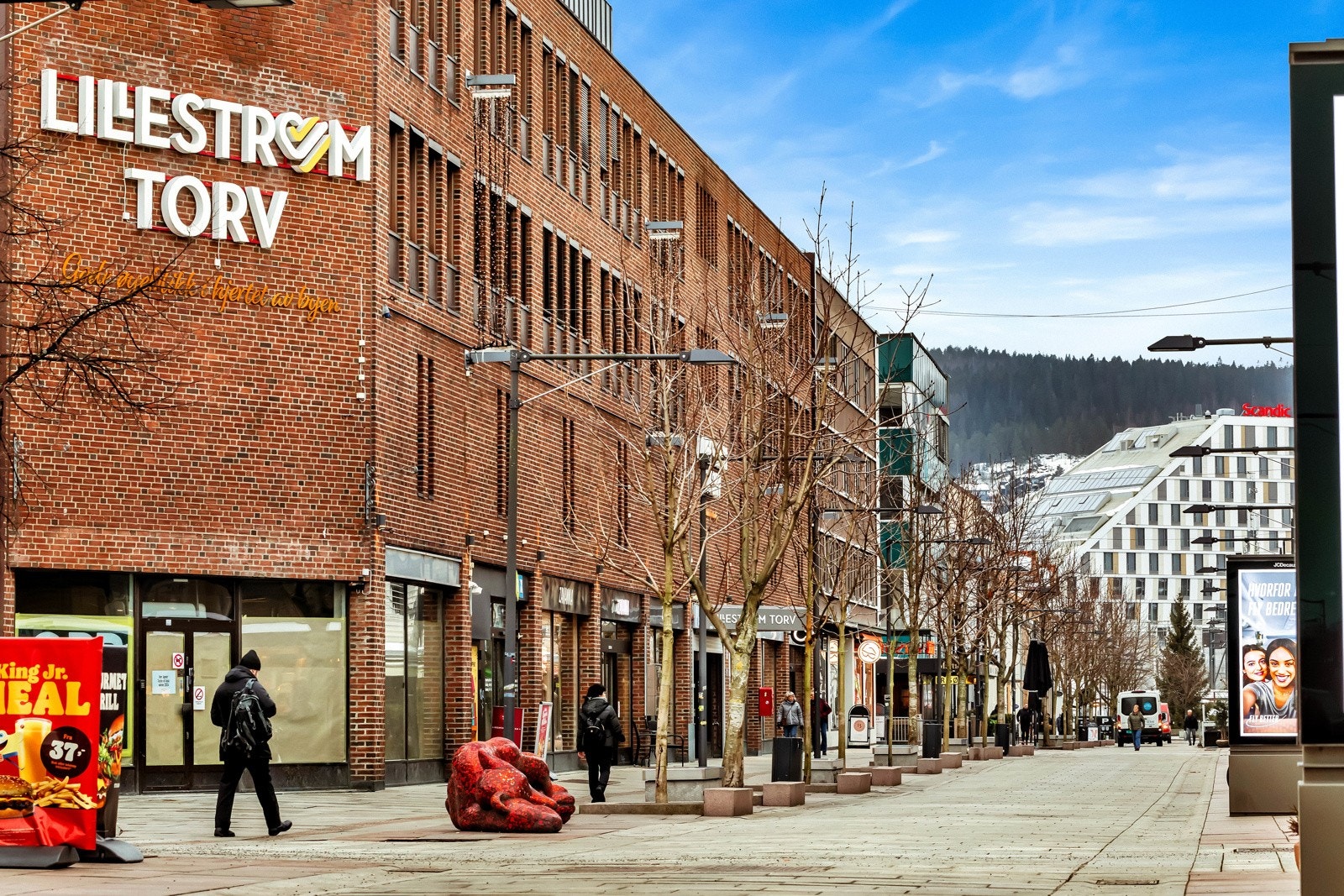 Storgata med flere nisjebutikker og hyggelige møtesteder for alle og enhver. Galleribilde