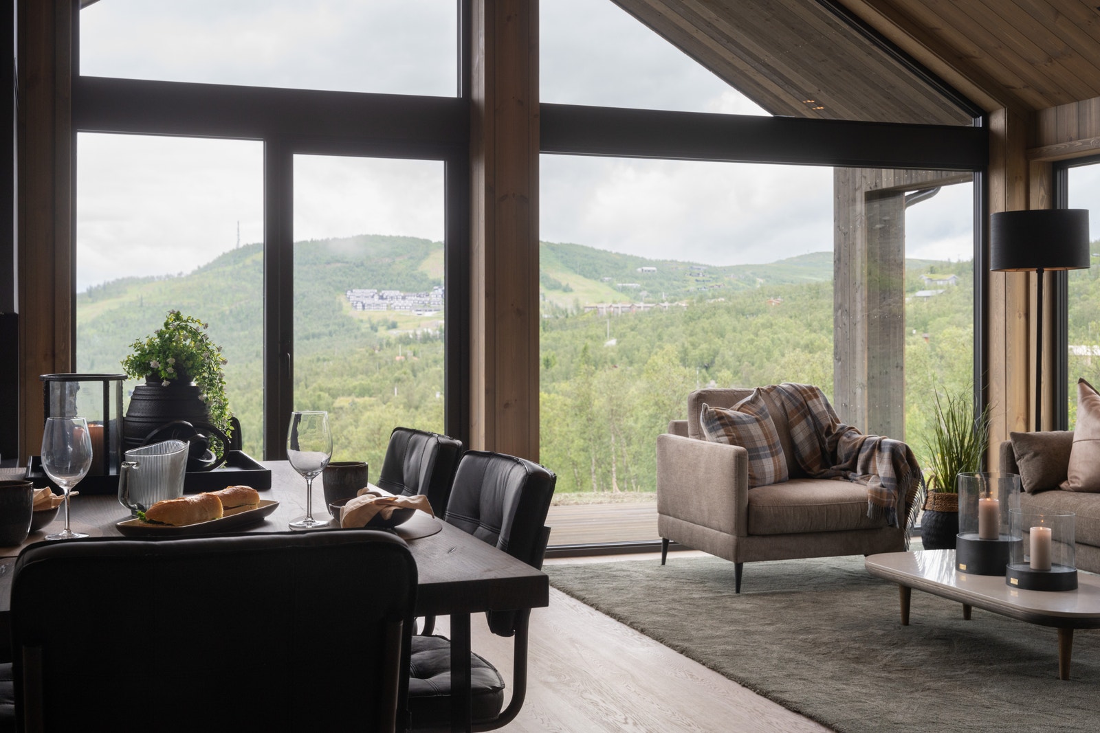 Flott utsikt! Illustrasjonsfoto fra en annen Sjemmedalhytte i samme område. Galleribilde