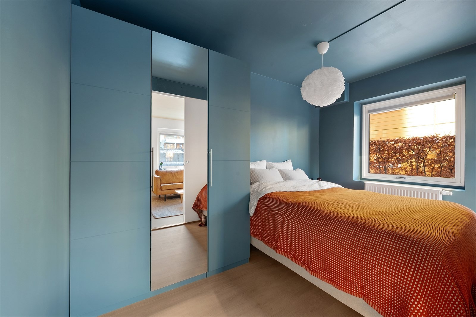 De store vindusflatene gir gode lysforhold Galleribilde