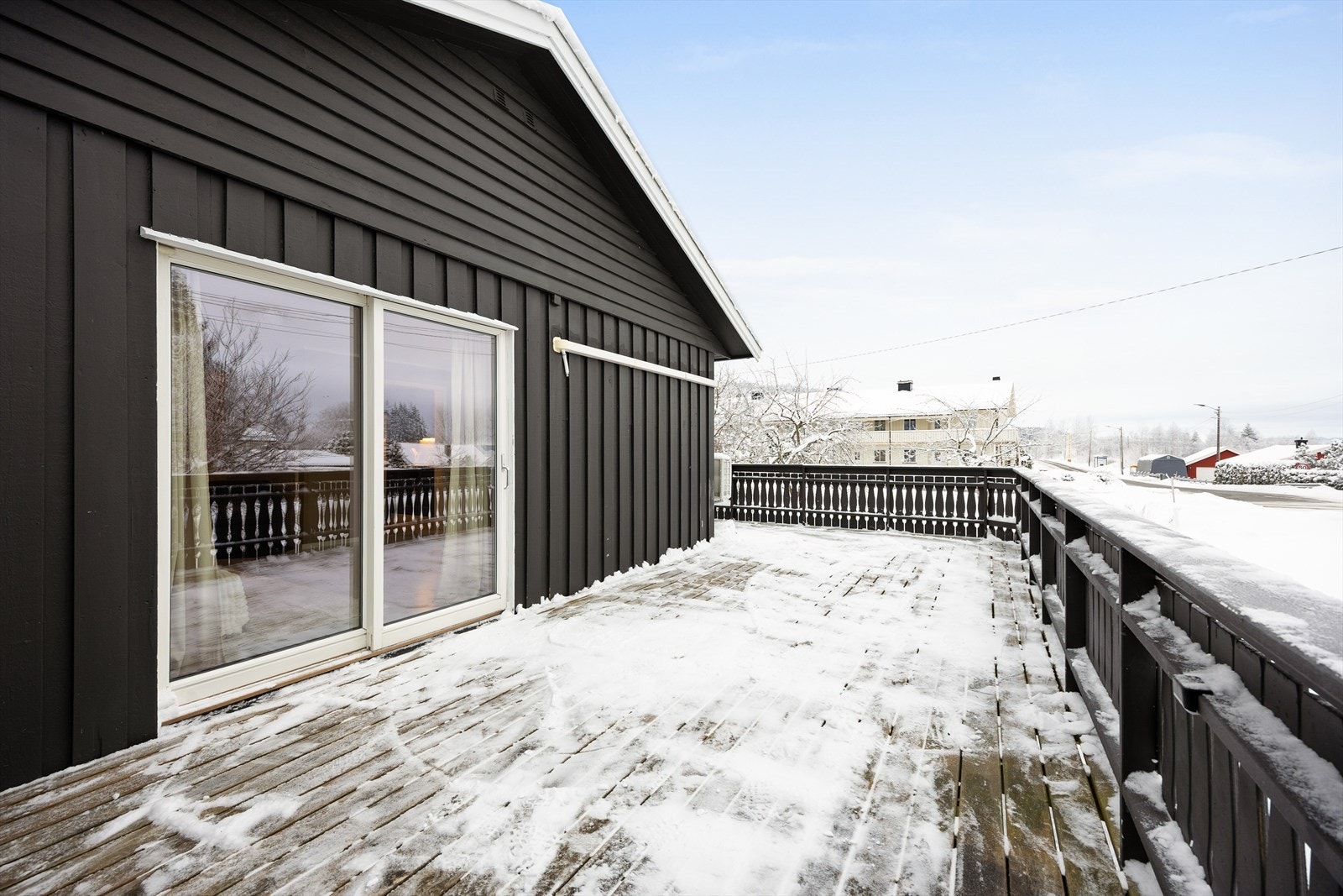 Den store terrassen på 47 m² er en flott forlengelse av stuen. Galleribilde