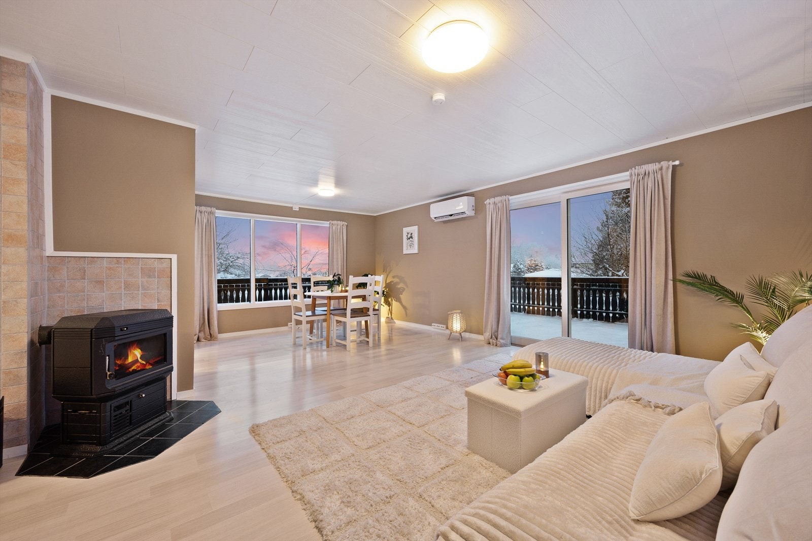 Stue og spisestue. Galleribilde