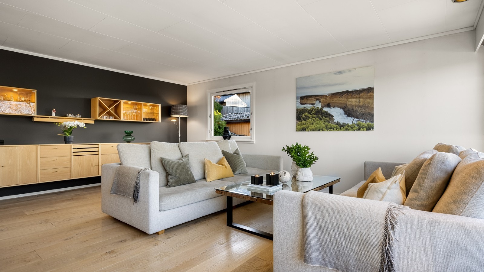 Romslig stue i 2.etg. Galleribilde