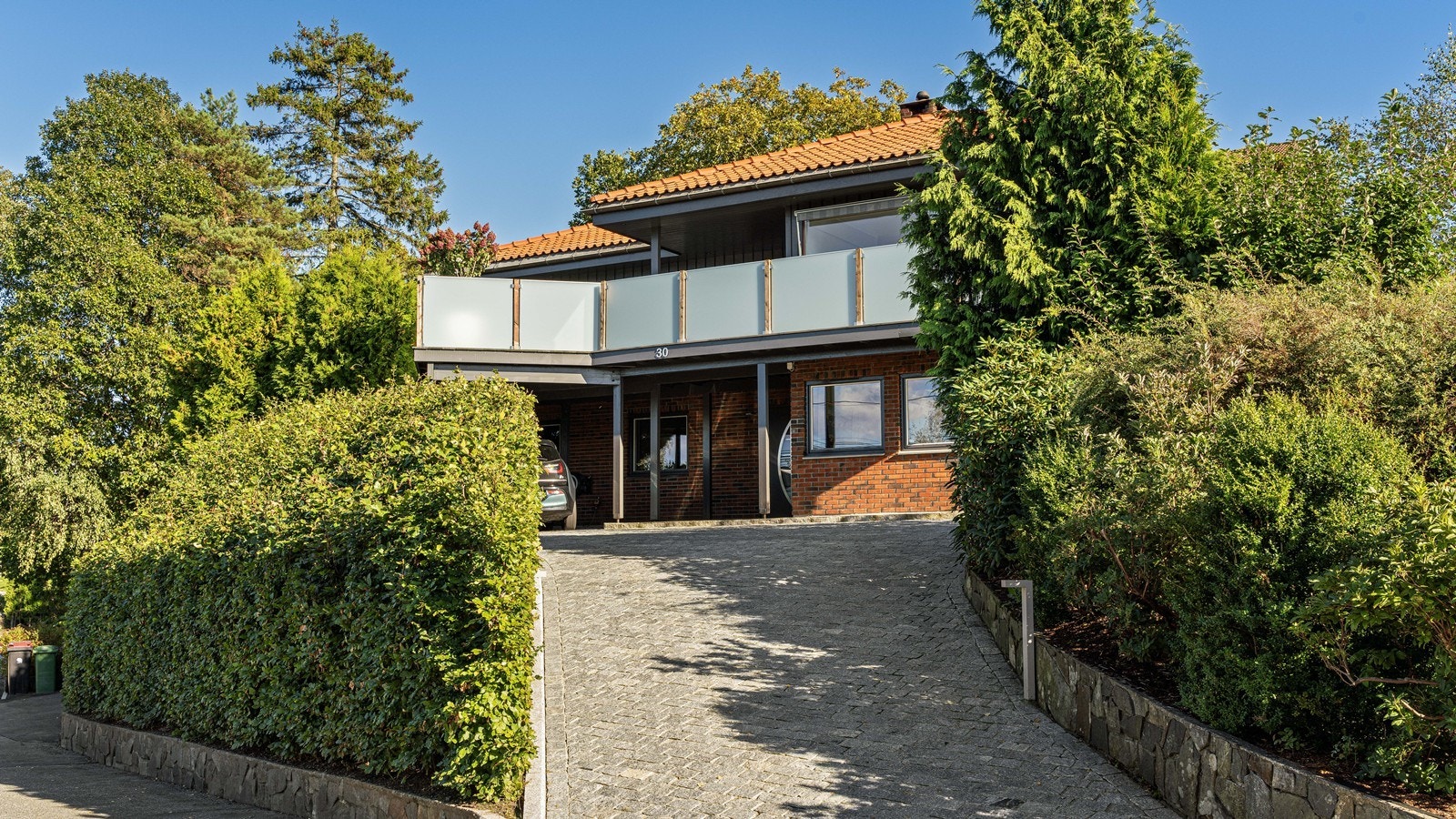 Flott innkjørsel med brostein Galleribilde