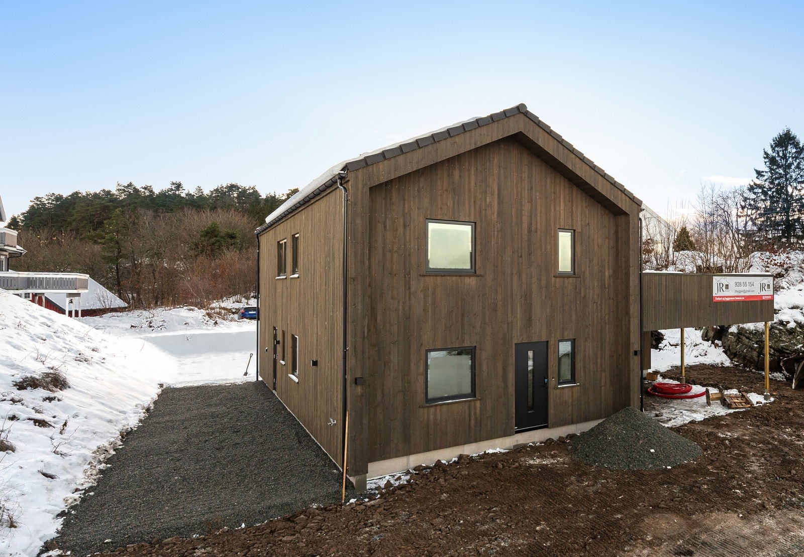 Inngang praktikantdel på venstre siden av langveggen. Galleribilde