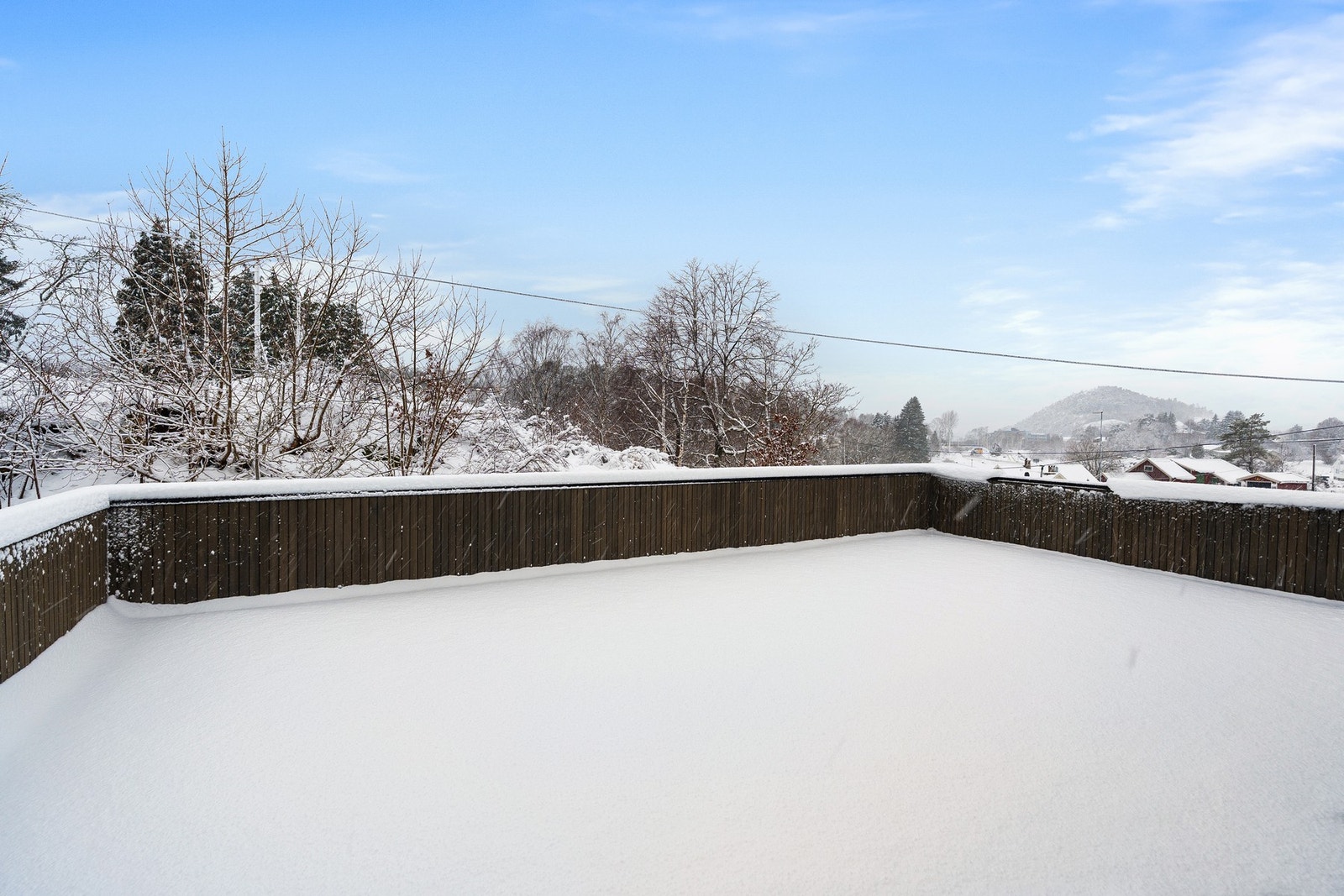 Stor veranda med utgang fra stua. Galleribilde