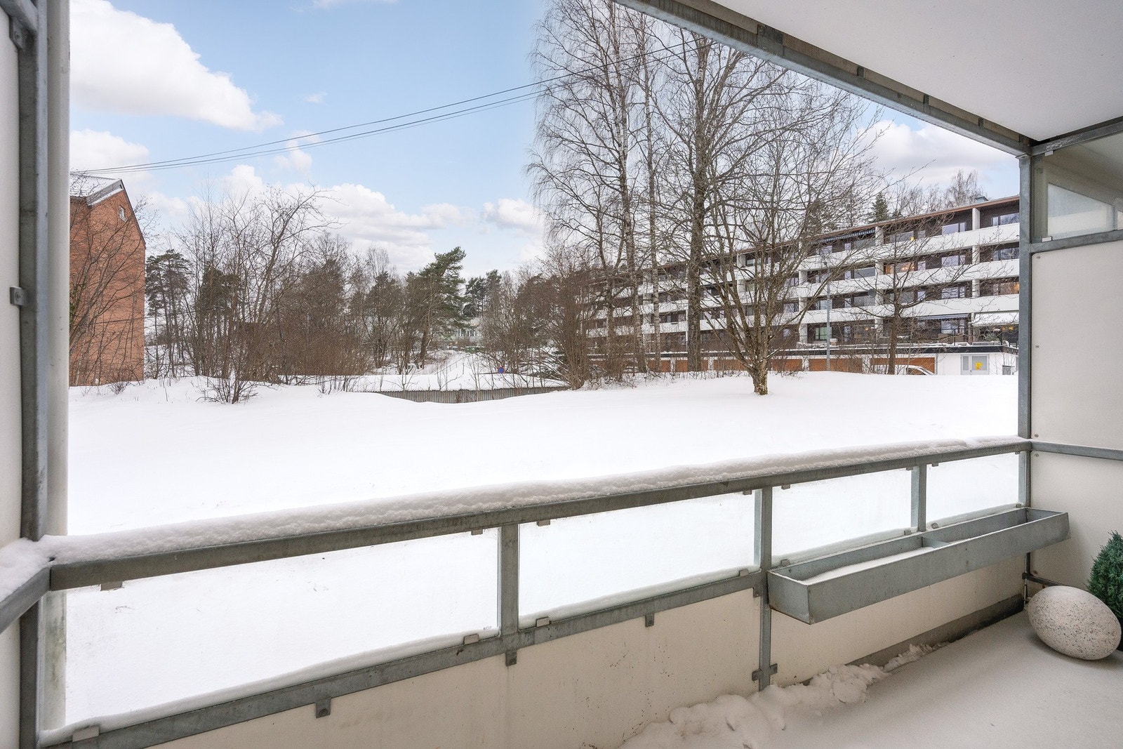 Herlig, vestvendt balkong med gode solforhold. Balkongen er ca. 7,5 kvm. Galleribilde