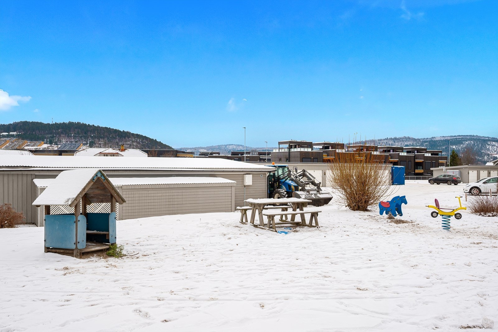 Det er koselig lekeplass på borettslagets eiendom Galleribilde