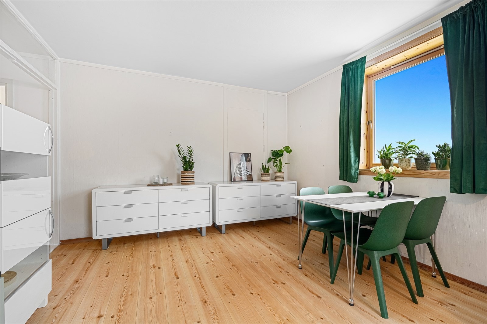 Dør mellom kjøkken og stue er stengt av Galleribilde