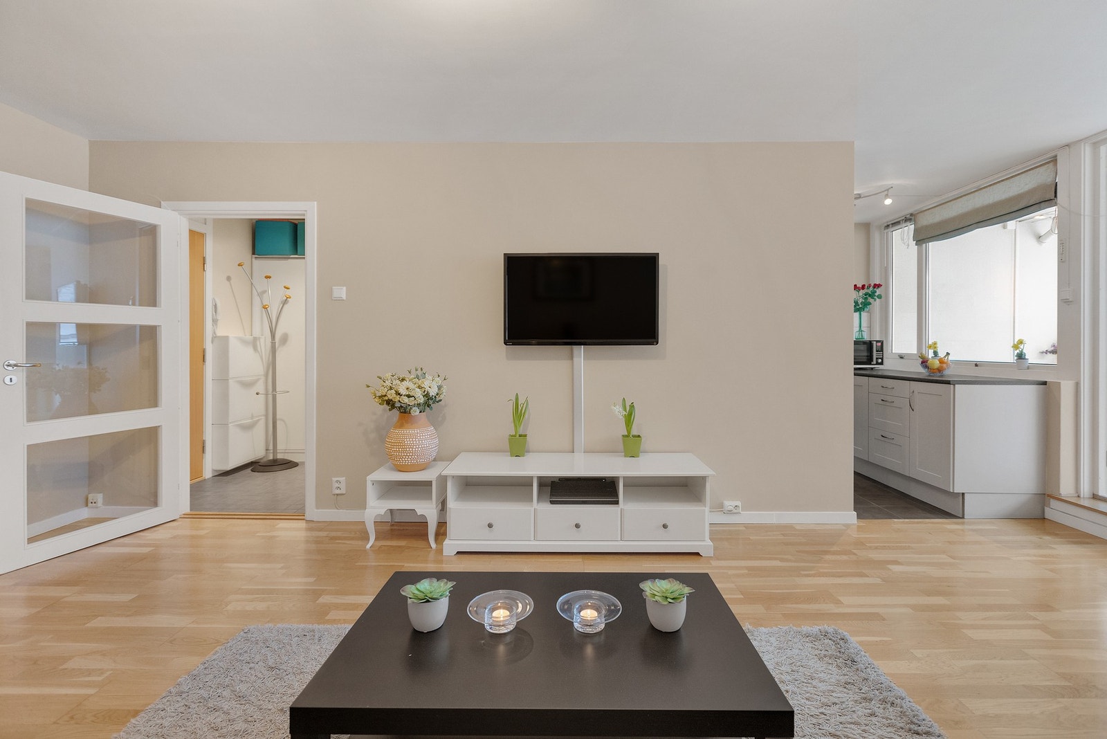 Tv og internet er inkl i felleskostnaderne. Fargevalg i stue er Macchiato,nymalt (2026) Galleribilde