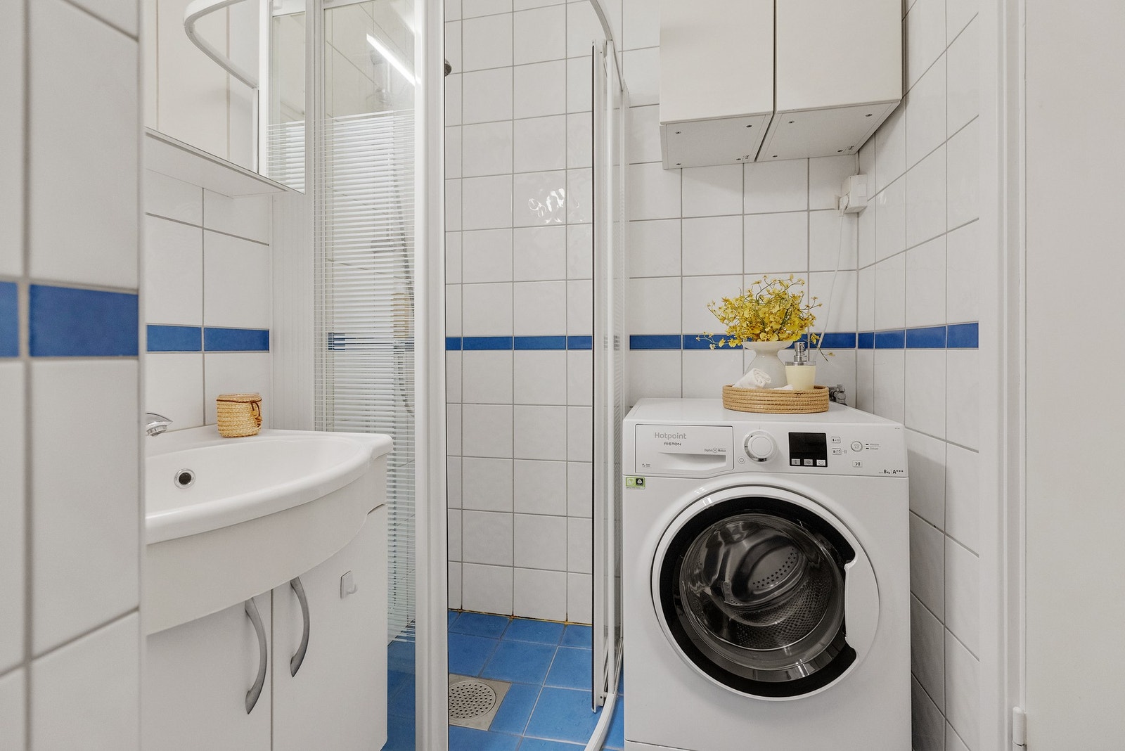 Badet er flislagt og har varmekabler i gulv som bidrar til god komfort. Galleribilde