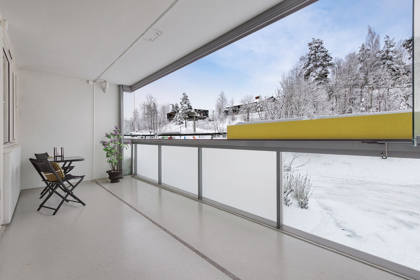 Det er også plass til bord, sofagruppe og grill. Galleribilde