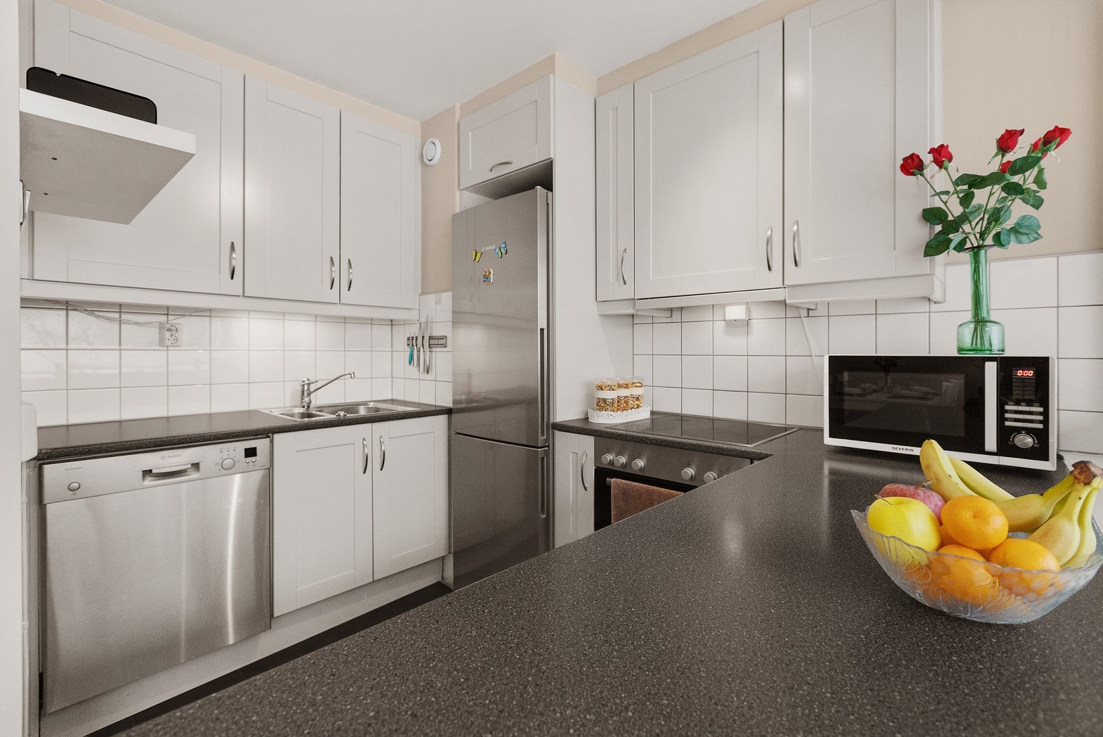 Benkeplaten er i laminat Galleribilde