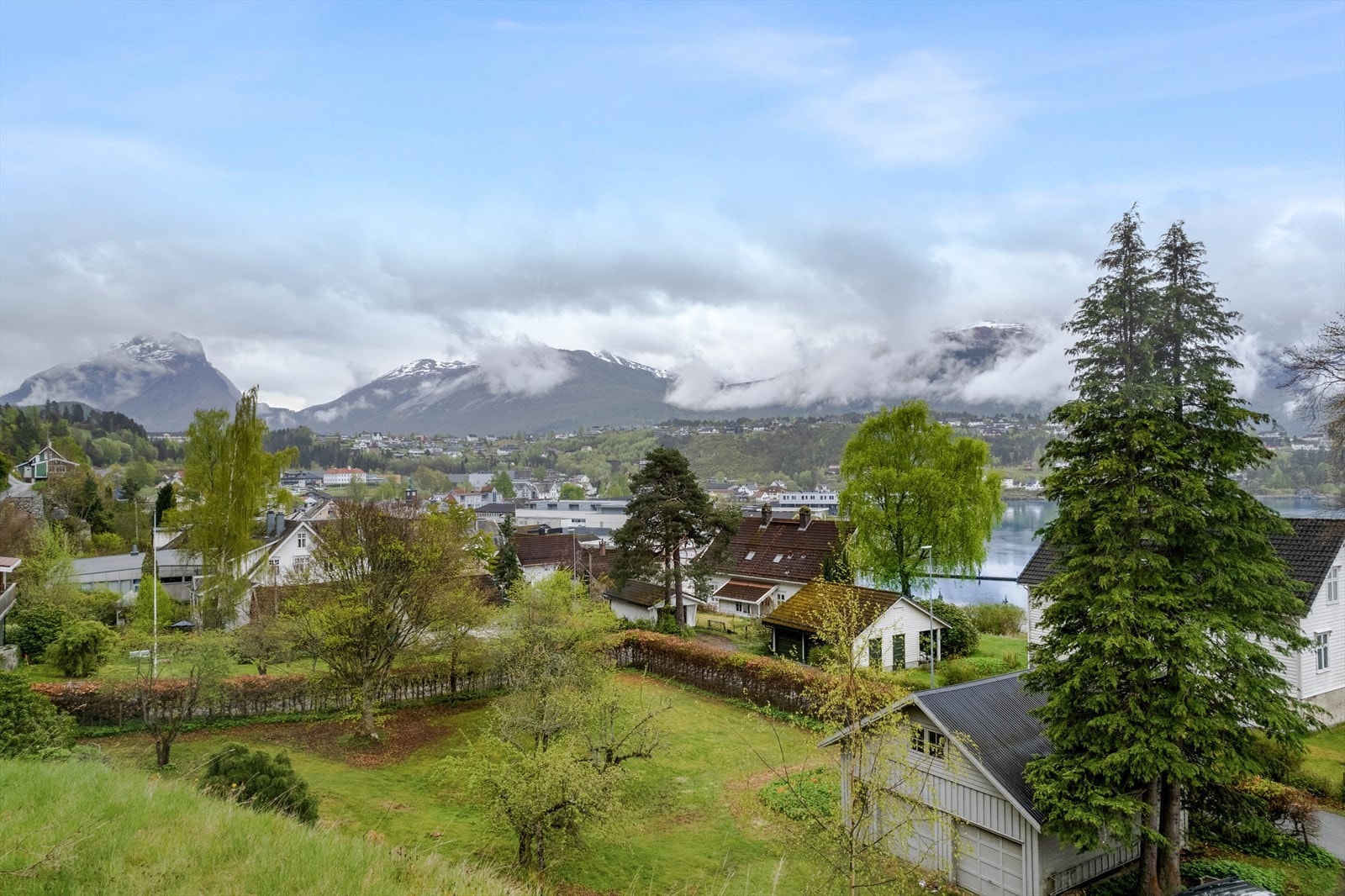 Tomta har ei utnytting på heile 30%. Her kan bustaddraumen realiserast. Galleribilde