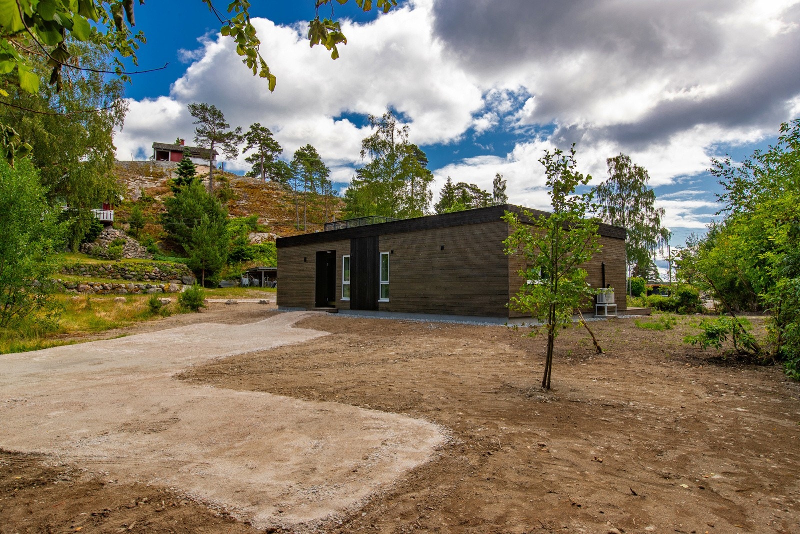 Det er god plass til parkering på egen tomt Galleribilde