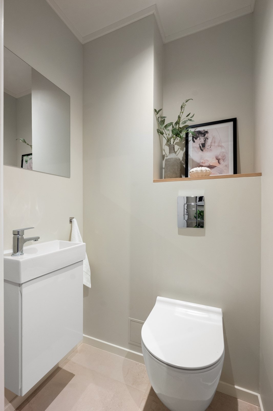 Leiligheten har separat bad og toalett. Toalettrom er også nytt fra 2025. Galleribilde