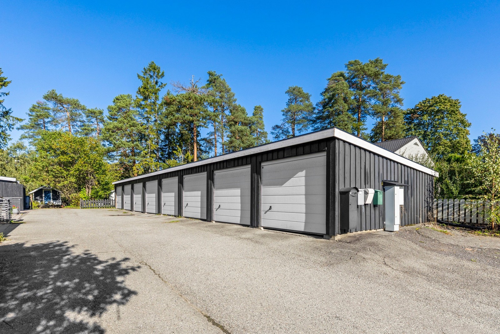 Her er det garasje og fri parkering. Galleribilde