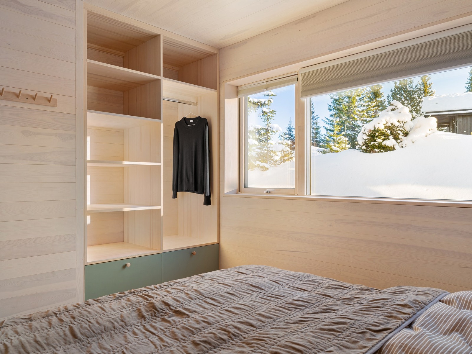 Spesialdesignede garderobe- og lagringsløsninger fra Aaver snekkeri. Galleribilde