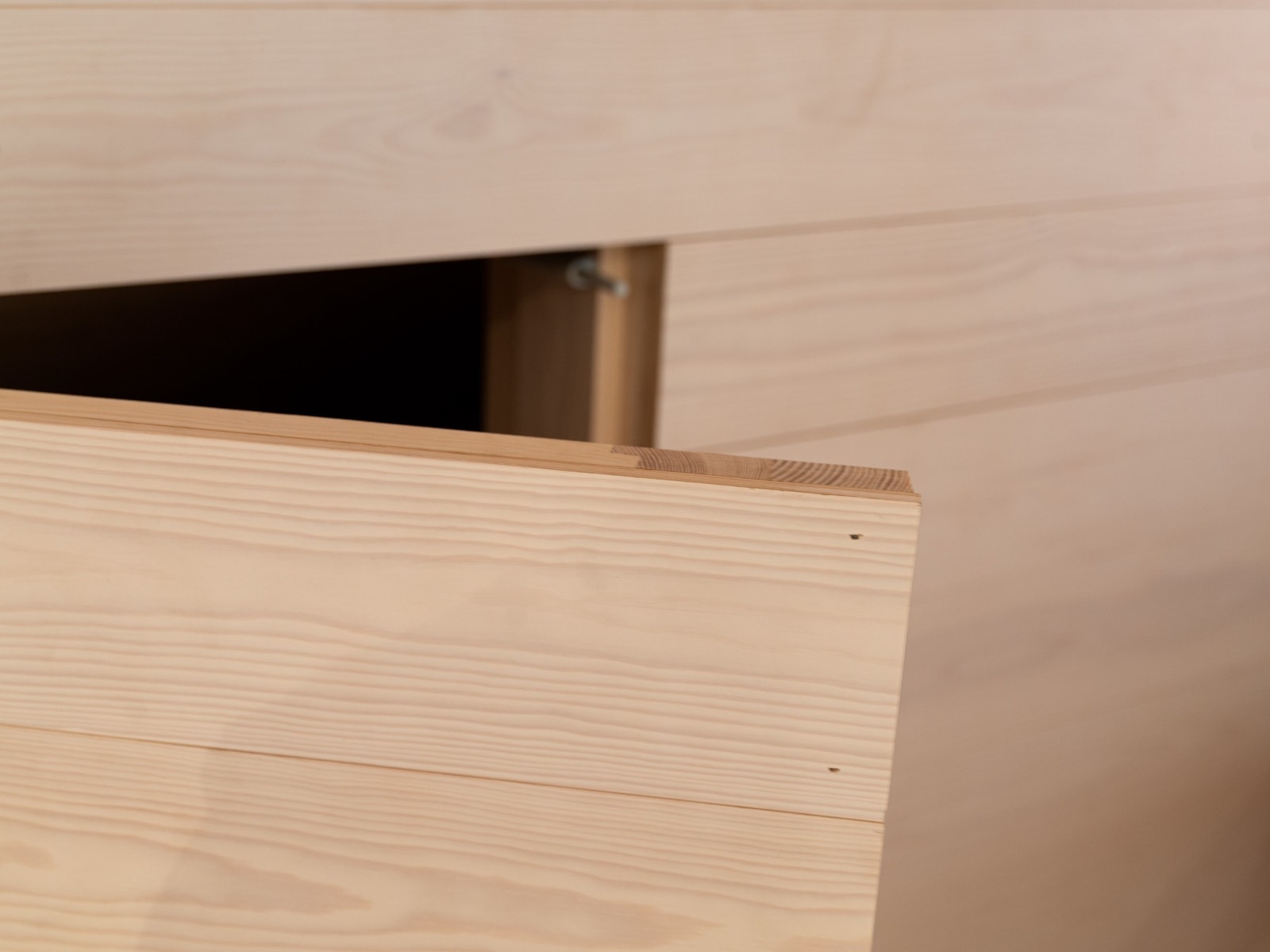 Spesialdesignede garderobe- og lagringsløsninger fra Aaver snekkeri. Galleribilde