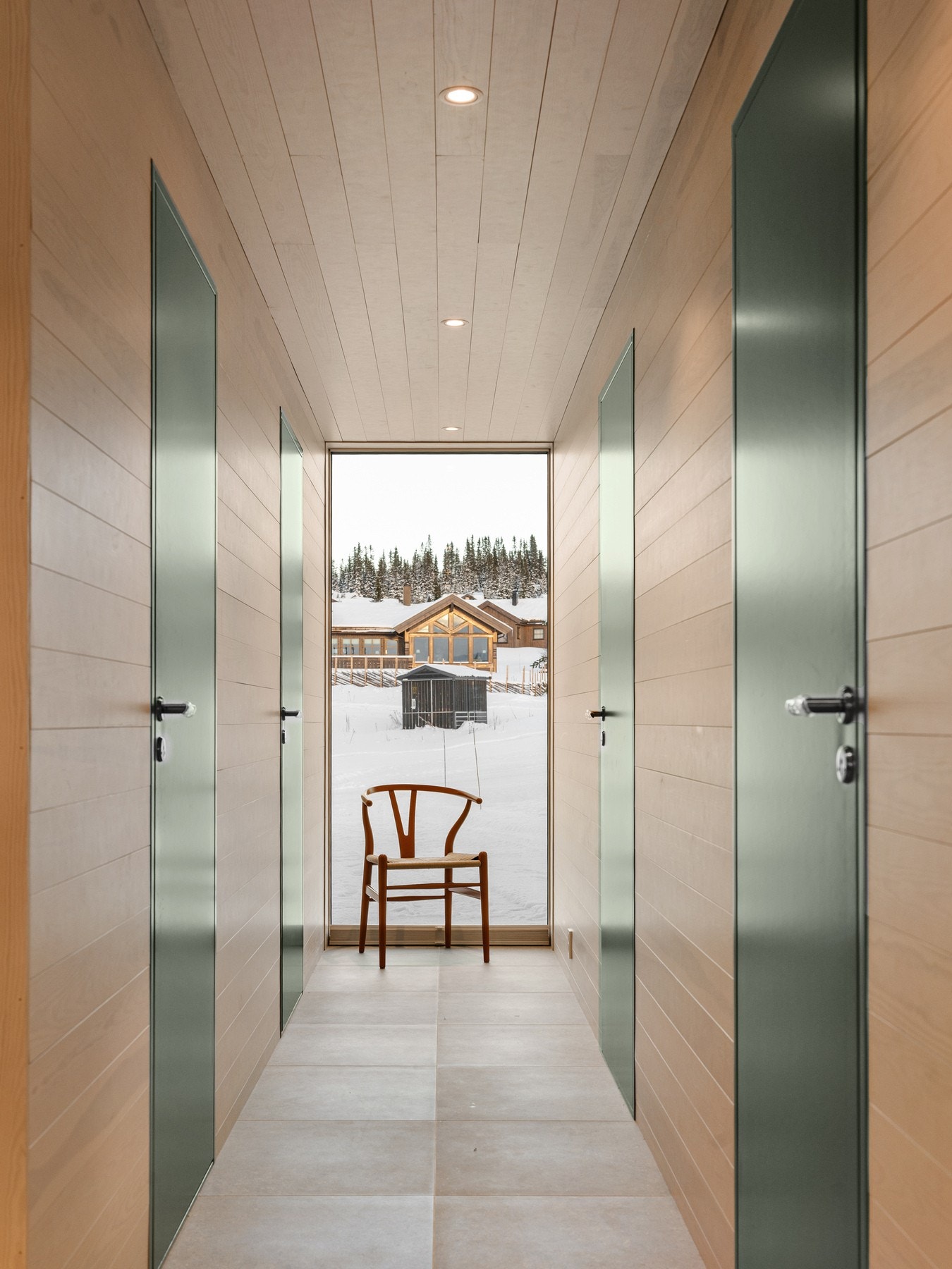 Dørene til høyre leder til 2 soverom, dørene til venstre leder til hvert sitt bad/wc. Galleribilde