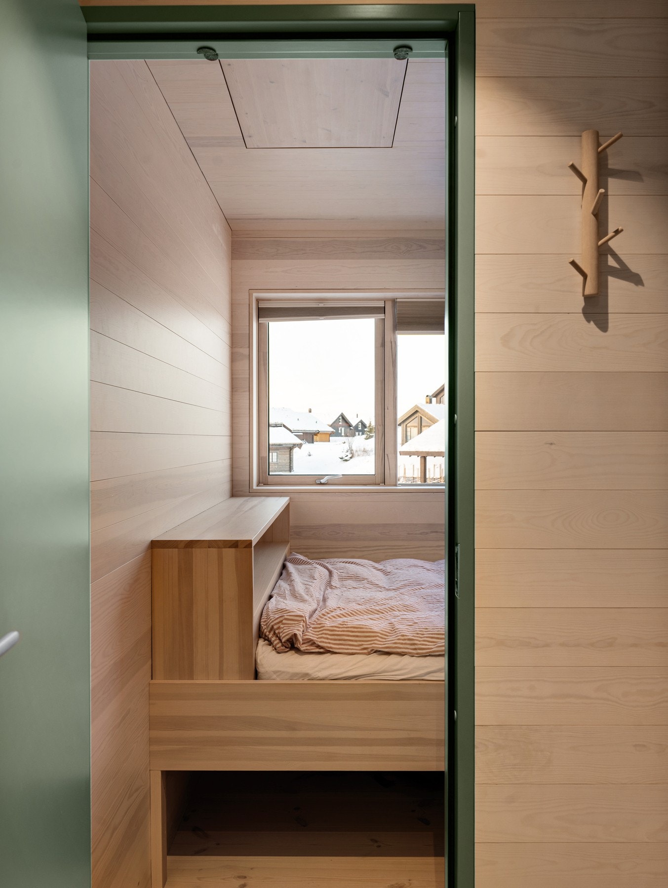 Gang og soverom i anneks. Galleribilde